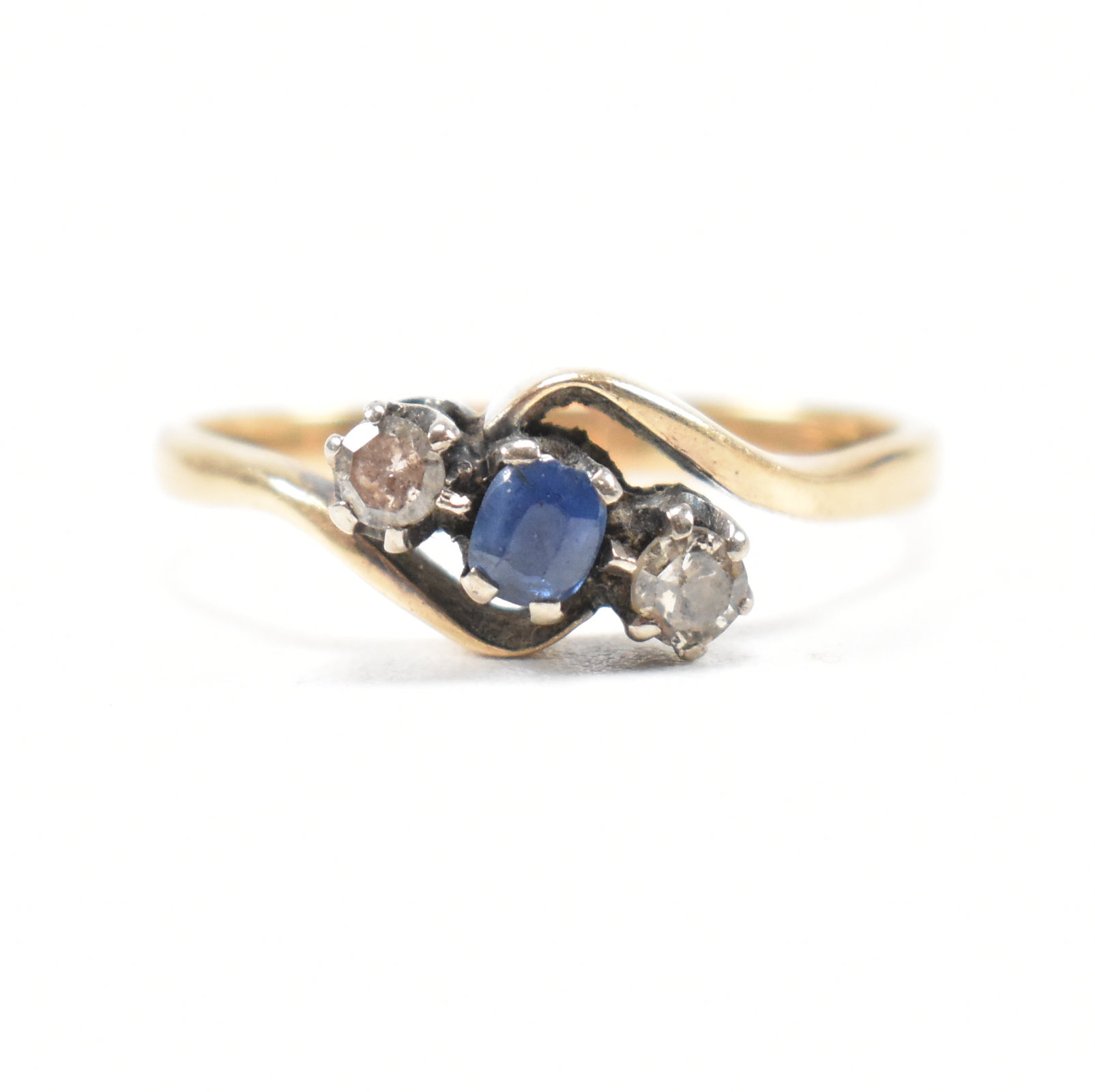 18CT GOLD SAPPHIRE & DIAMOND THREE STONE CROSSOVER RING