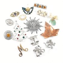 LARGE SELECTION OF COSTUME JEWELLERY BROOCH PINS