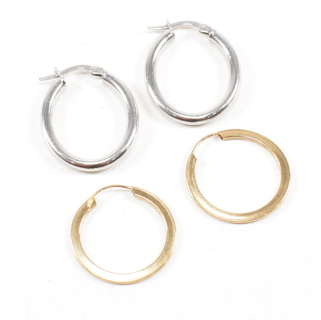 9CT WHITE GOLD EARRINGS & YELLOW METAL EARRINGS - Image 3 of 7