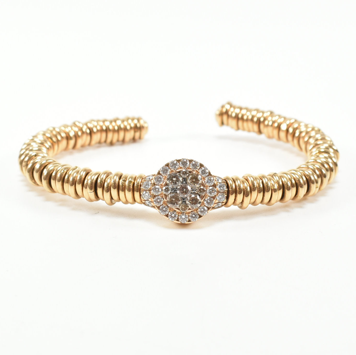 18CT GOLD & DIAMOND CLUSTER BANGLE BRACELET - Image 8 of 9