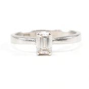 HALLMARKED PLATINUM & DIAMOND SOLITAIRE RING