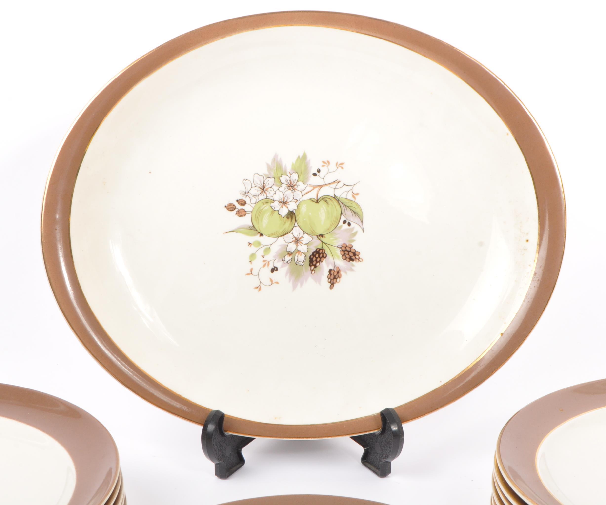 1950 MID CENTURY LINDEN LEA PATTERN PLATES BY BRISTOL POTTERY - Image 2 of 6