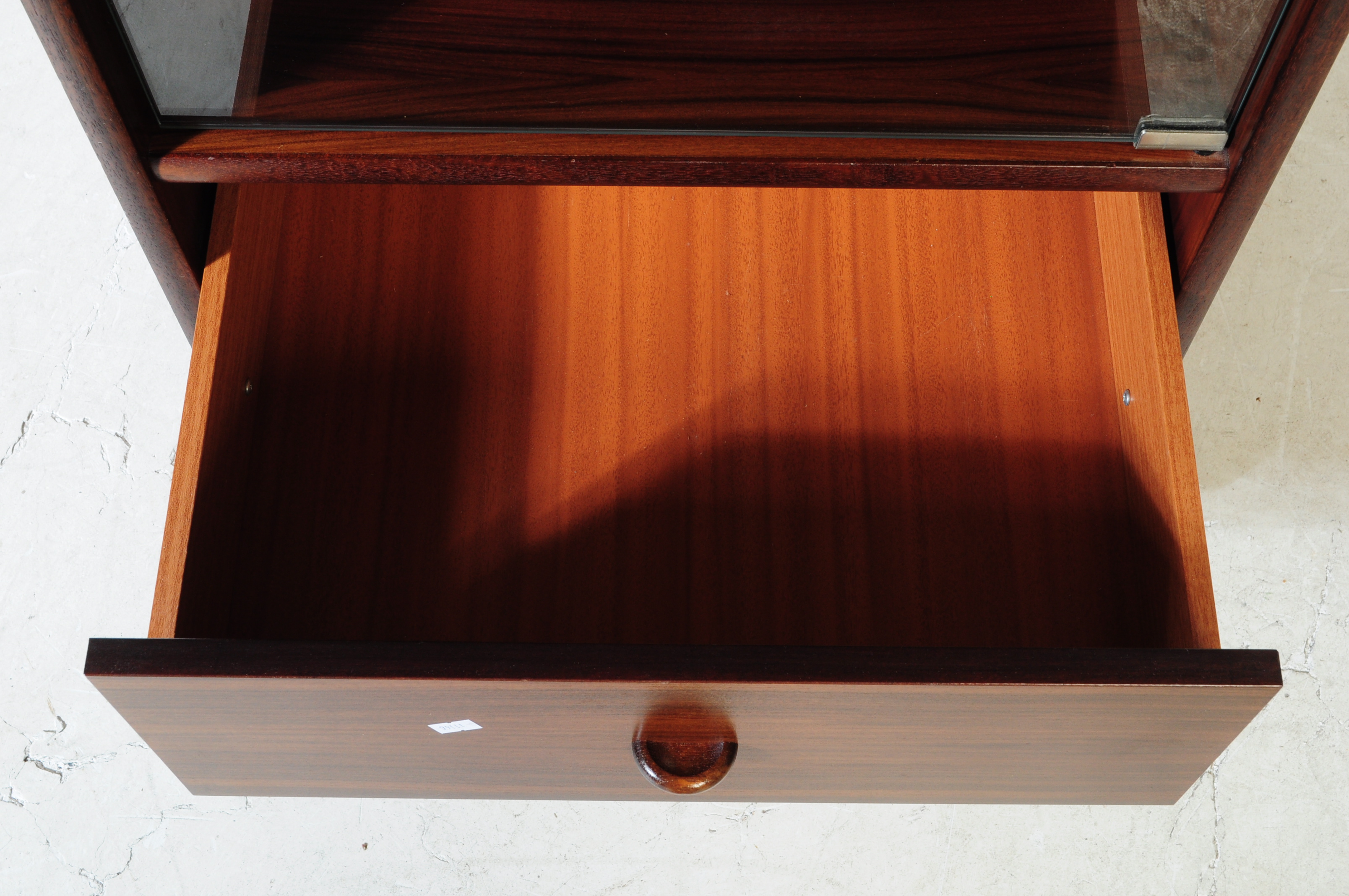 CONTEMPORARY MAHOGANY VENEERED MUSIC CABINET - Image 4 of 6