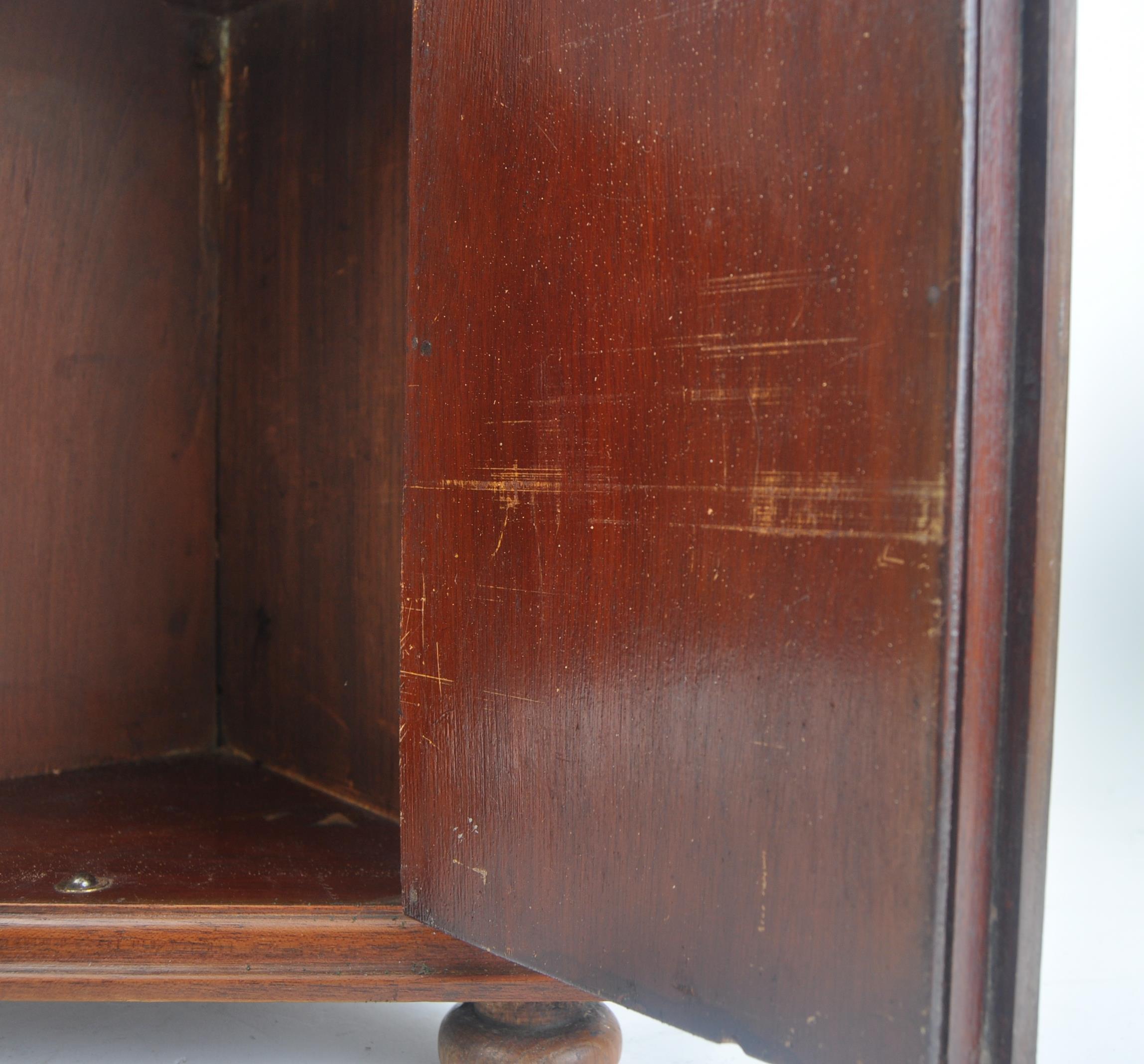 VICTORIAN 19TH CENTURY MAHOGANY CORNER CABINET - Image 6 of 8