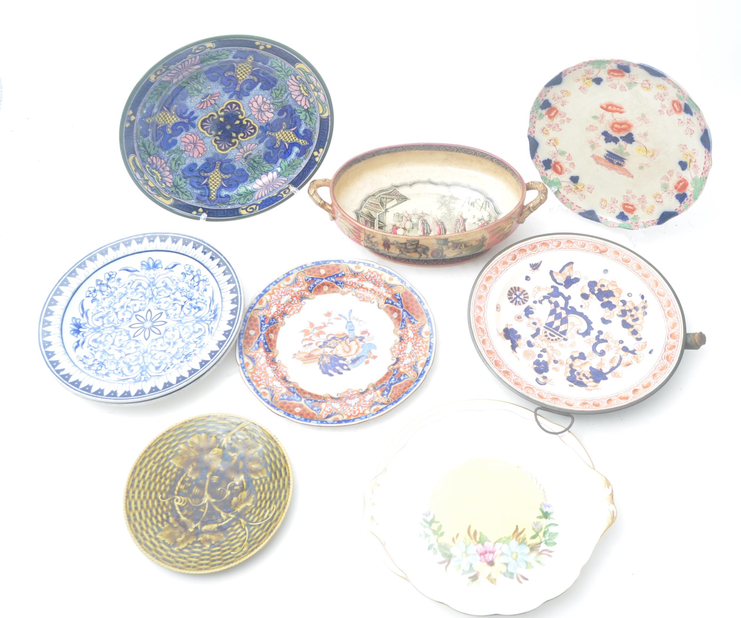 COLLECTION OF VINTAGE DECORATIVE PLATTERS & PLATES - Image 4 of 11