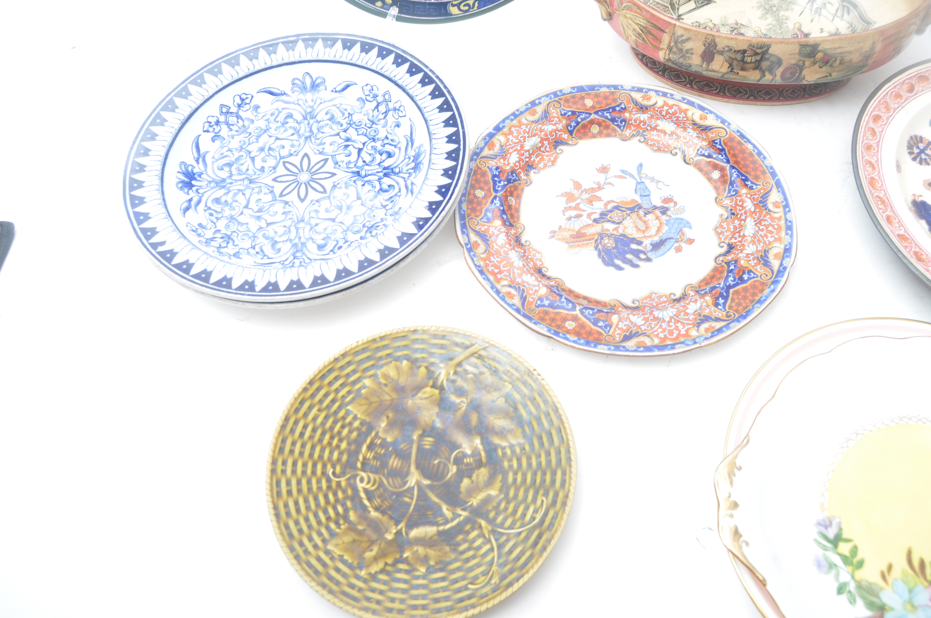 COLLECTION OF VINTAGE DECORATIVE PLATTERS & PLATES - Image 5 of 11