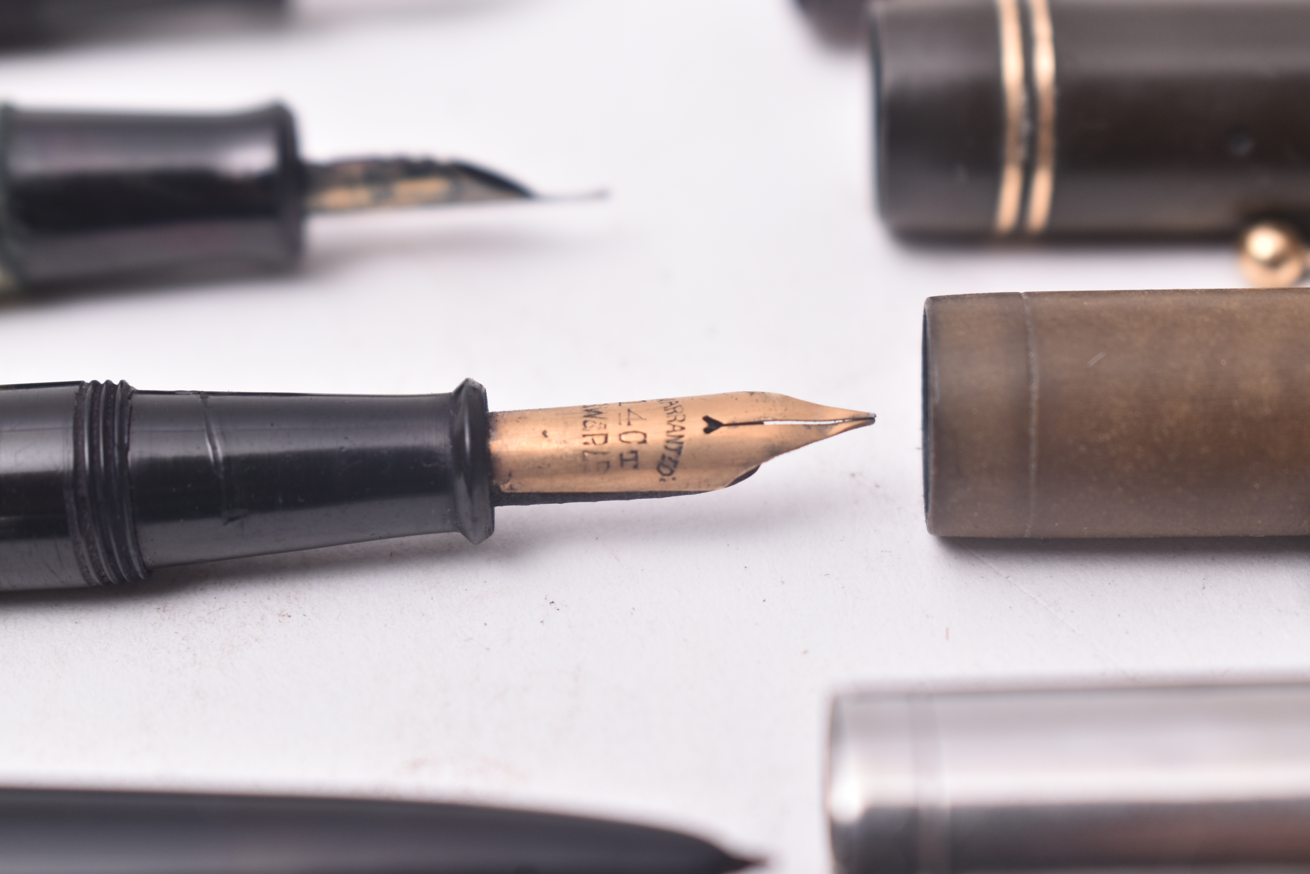 COLLECTION OF EIGHT 20TH CENTURY PENS INCL. PARKER - Image 3 of 4