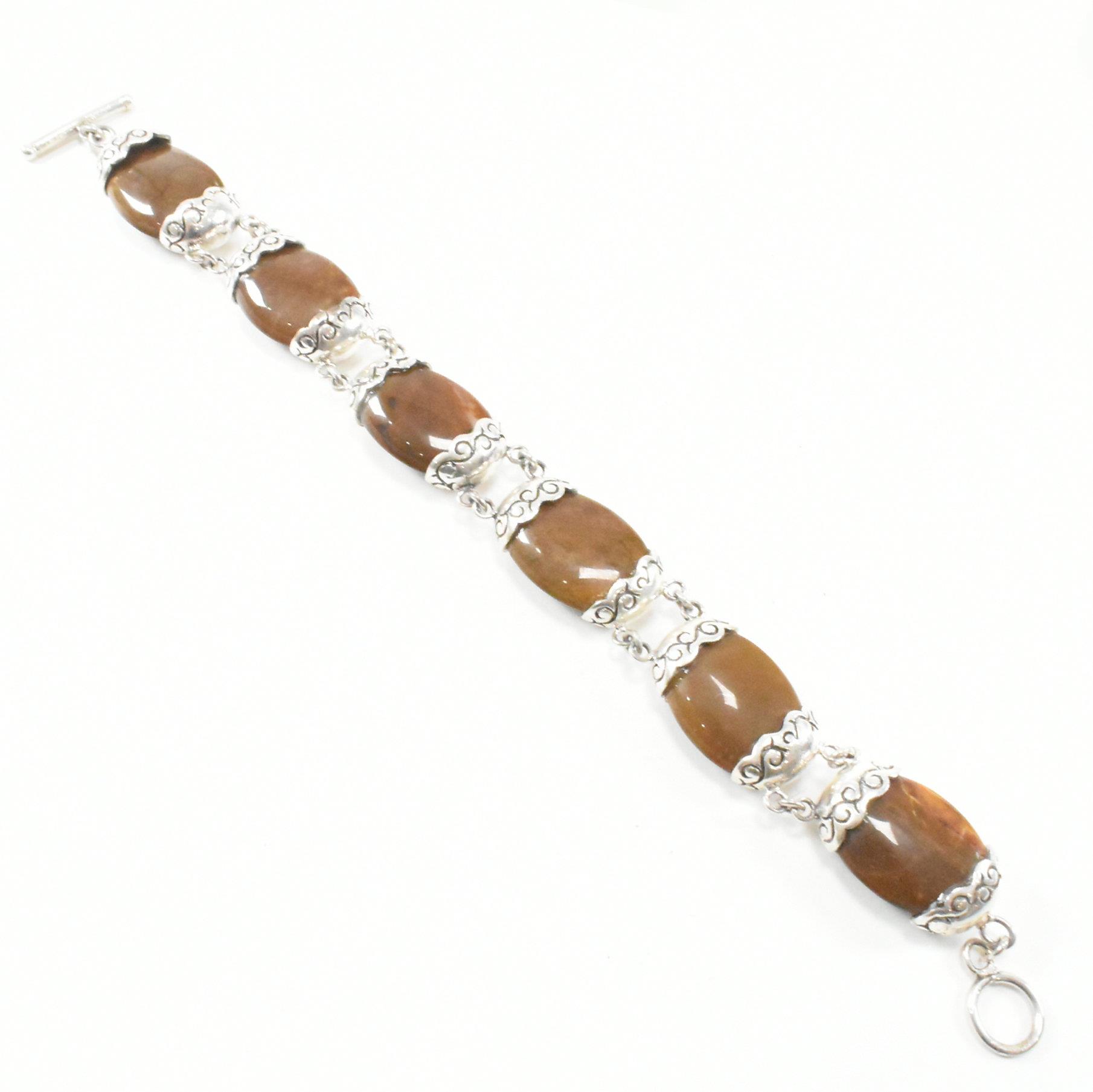 WHITE METAL & HARDSTONE BEAD BRACELET - Image 6 of 8