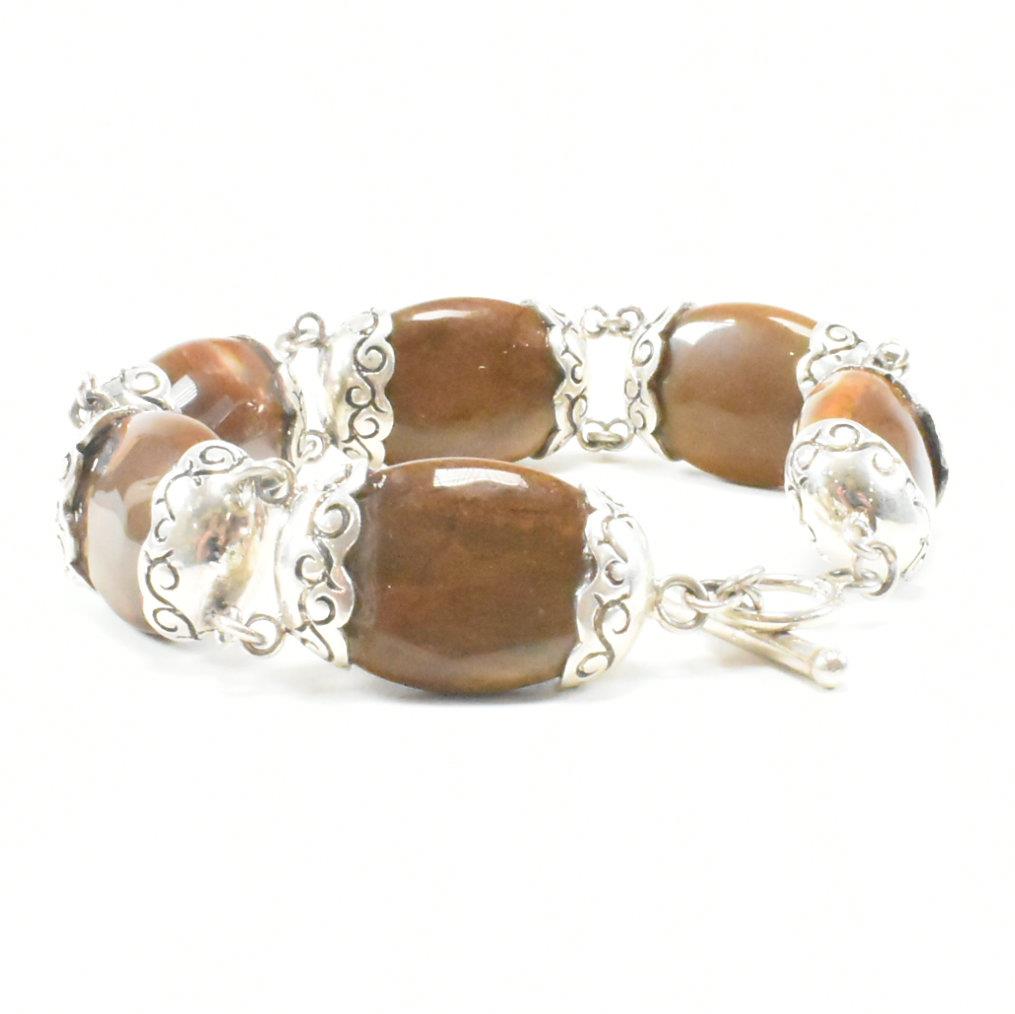 WHITE METAL & HARDSTONE BEAD BRACELET - Image 3 of 8