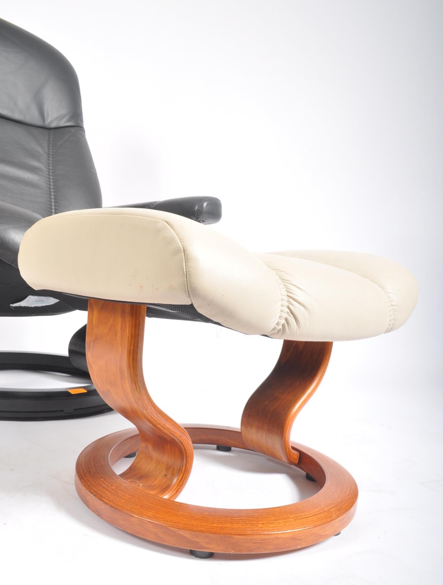 EKORNES X STRESSLESS - LEATHER SWIVEL ARMCHAIRS & FOOT STOOL - Image 4 of 5