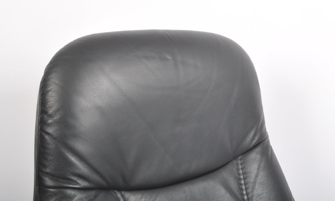 EKORNES X STRESSLESS - LEATHER SWIVEL ARMCHAIRS & FOOT STOOL - Image 2 of 5