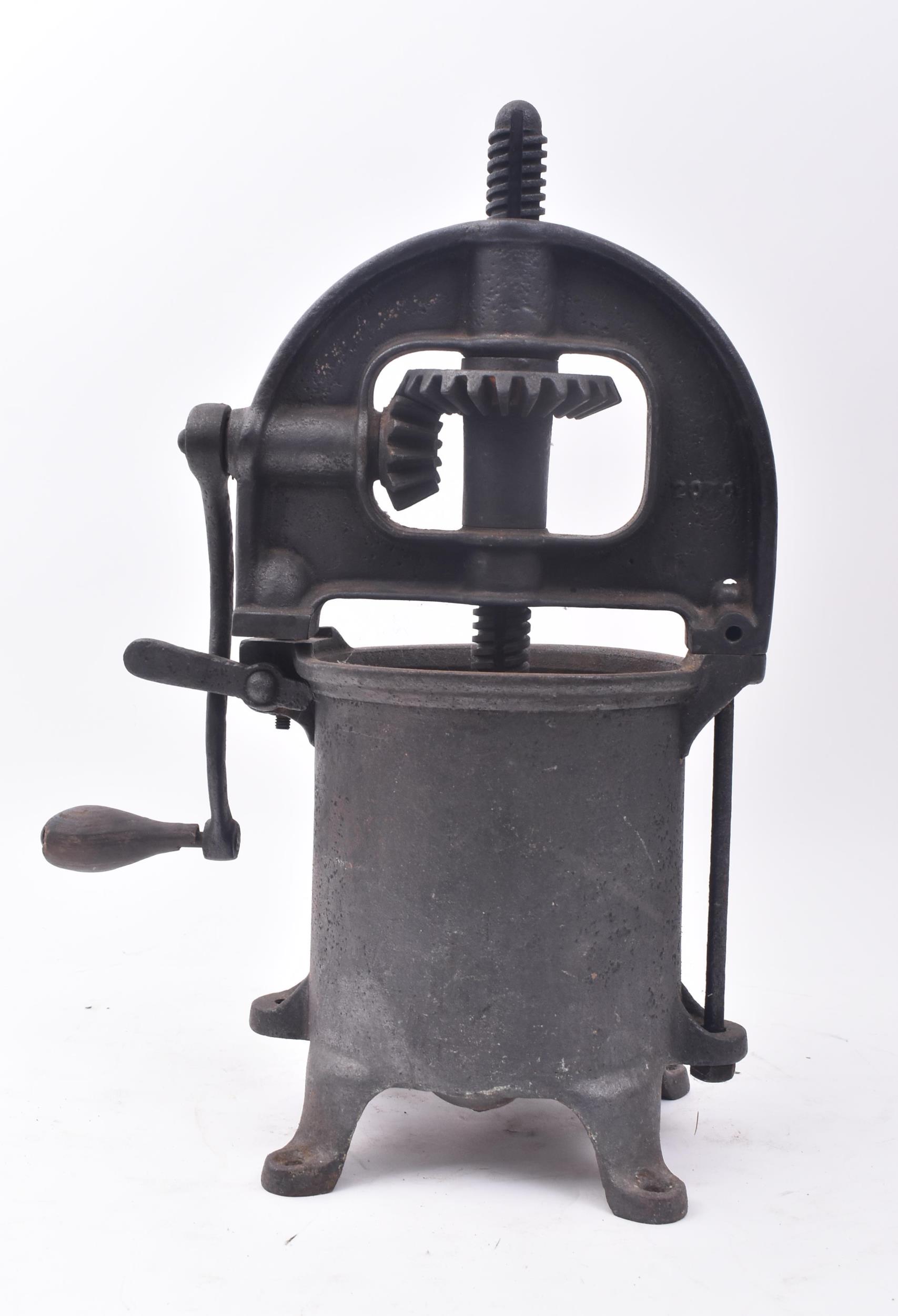 ENTERPRISE MFG CO. - VINTAGE AMERICAN CAST IRON FRUIT PRESS - Image 5 of 6