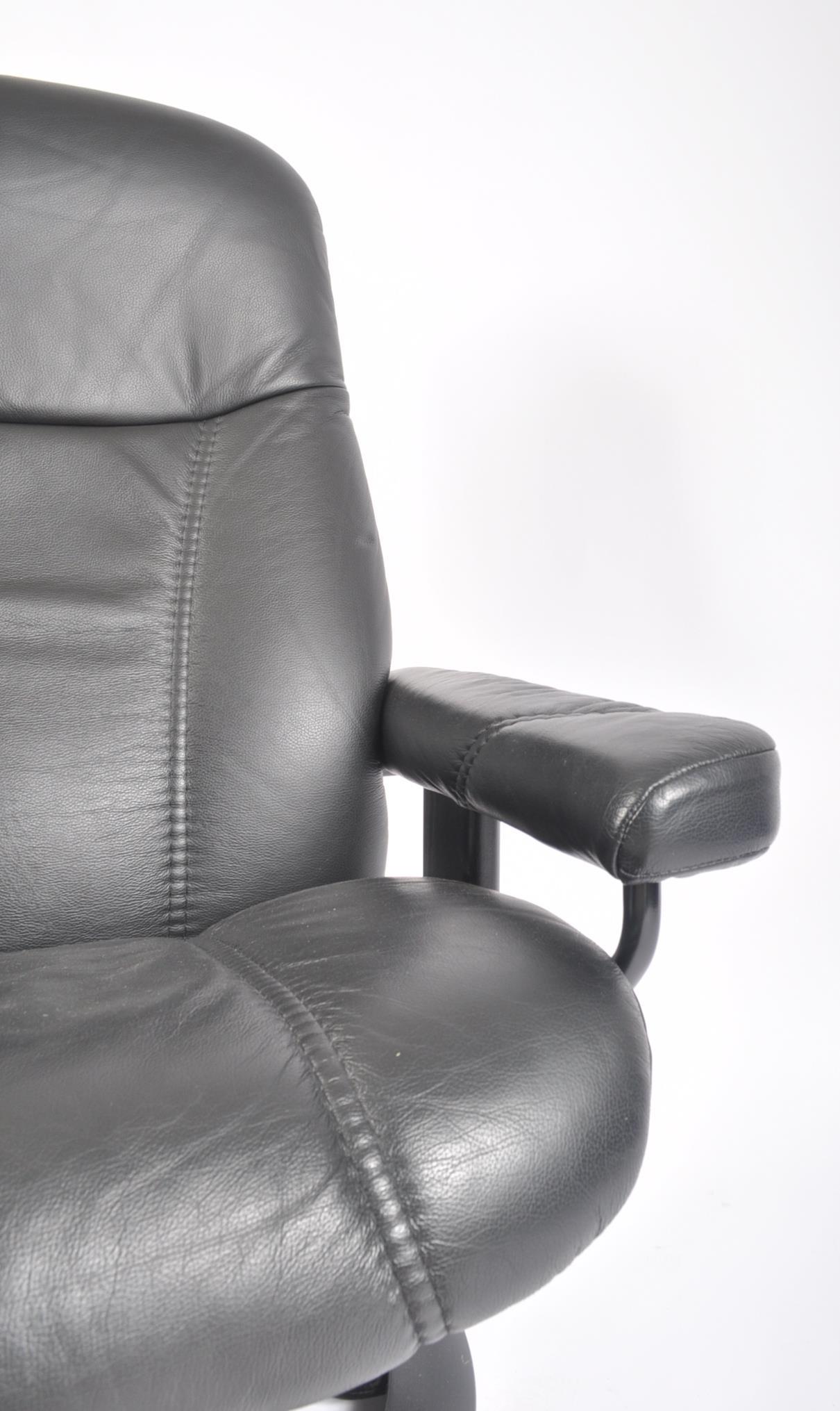 EKORNES X STRESSLESS - LEATHER SWIVEL ARMCHAIRS & FOOT STOOL - Image 3 of 5