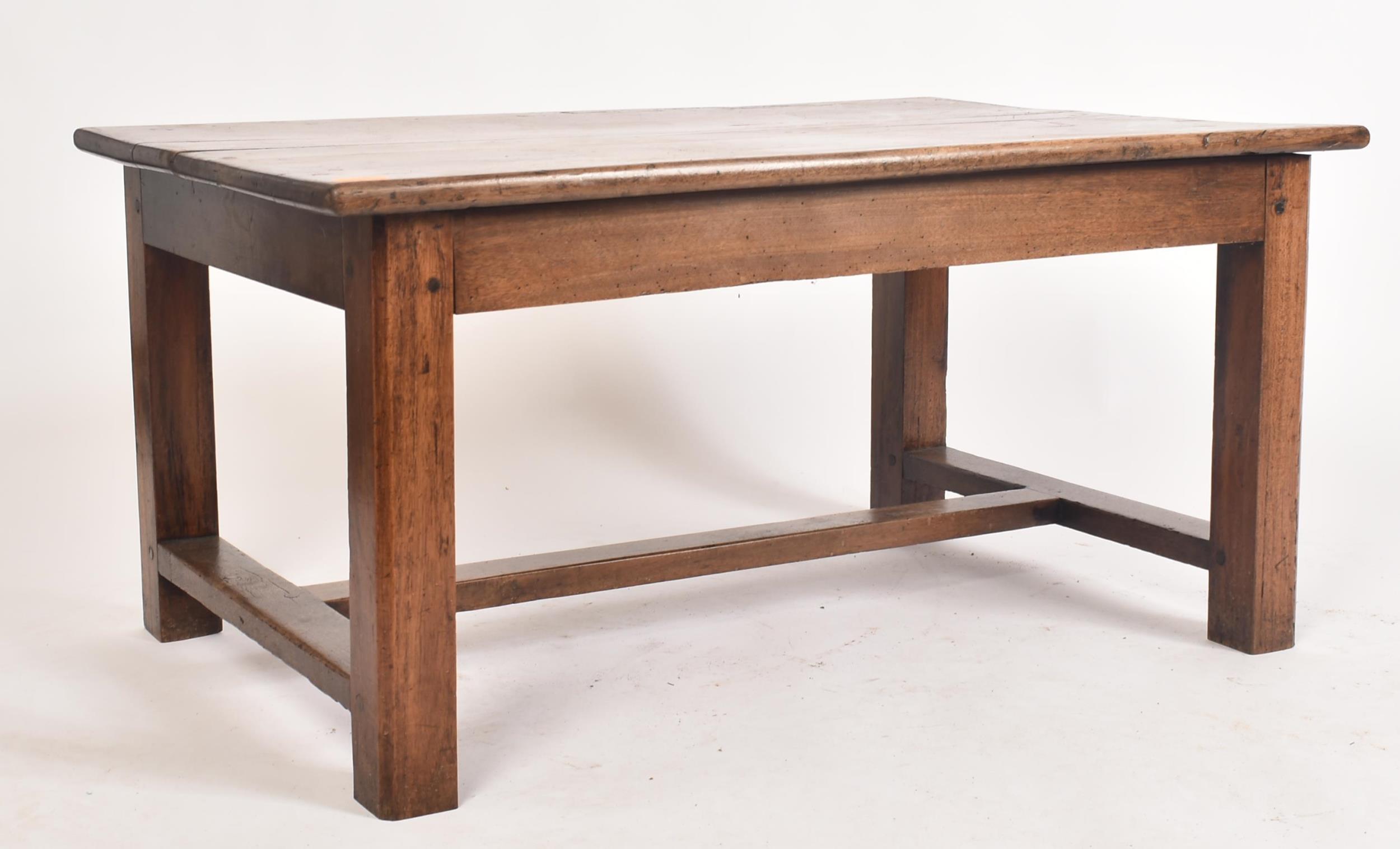20TH CENTURY OAK COFFEE TABLE / LOW TABLE
