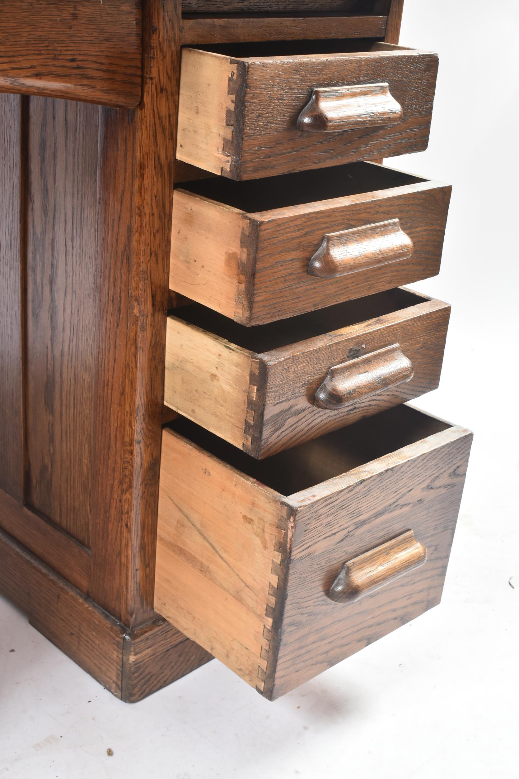 EARLY 20TH CENTURY 1920S OAK HILL'S FURNITURE ROLL TOP DESK - Image 4 of 6