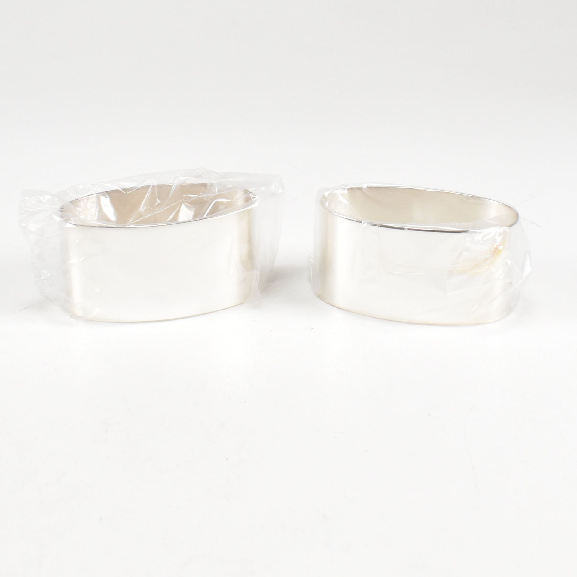 1990S CASED PAIR OF NAPKIN RINGS - Image 4 of 11