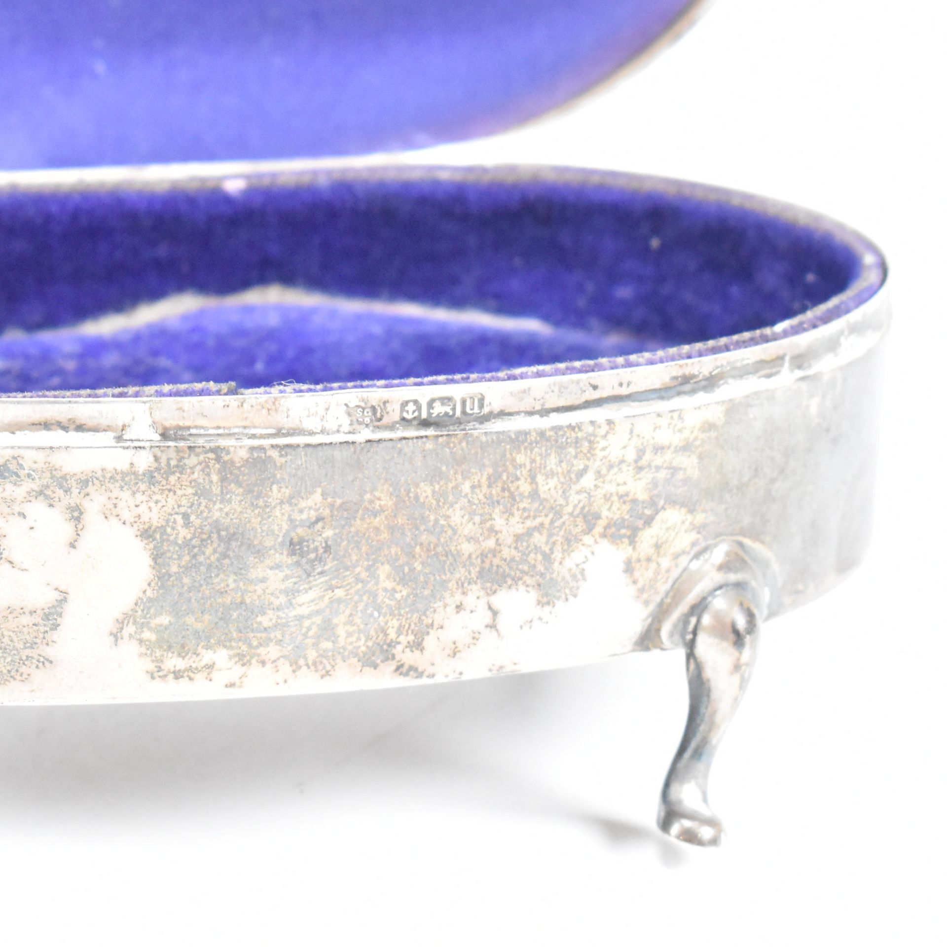 GEORGE V HALLMARKED SILVER MOUNTED JEWELLERY BOX - Image 10 of 11