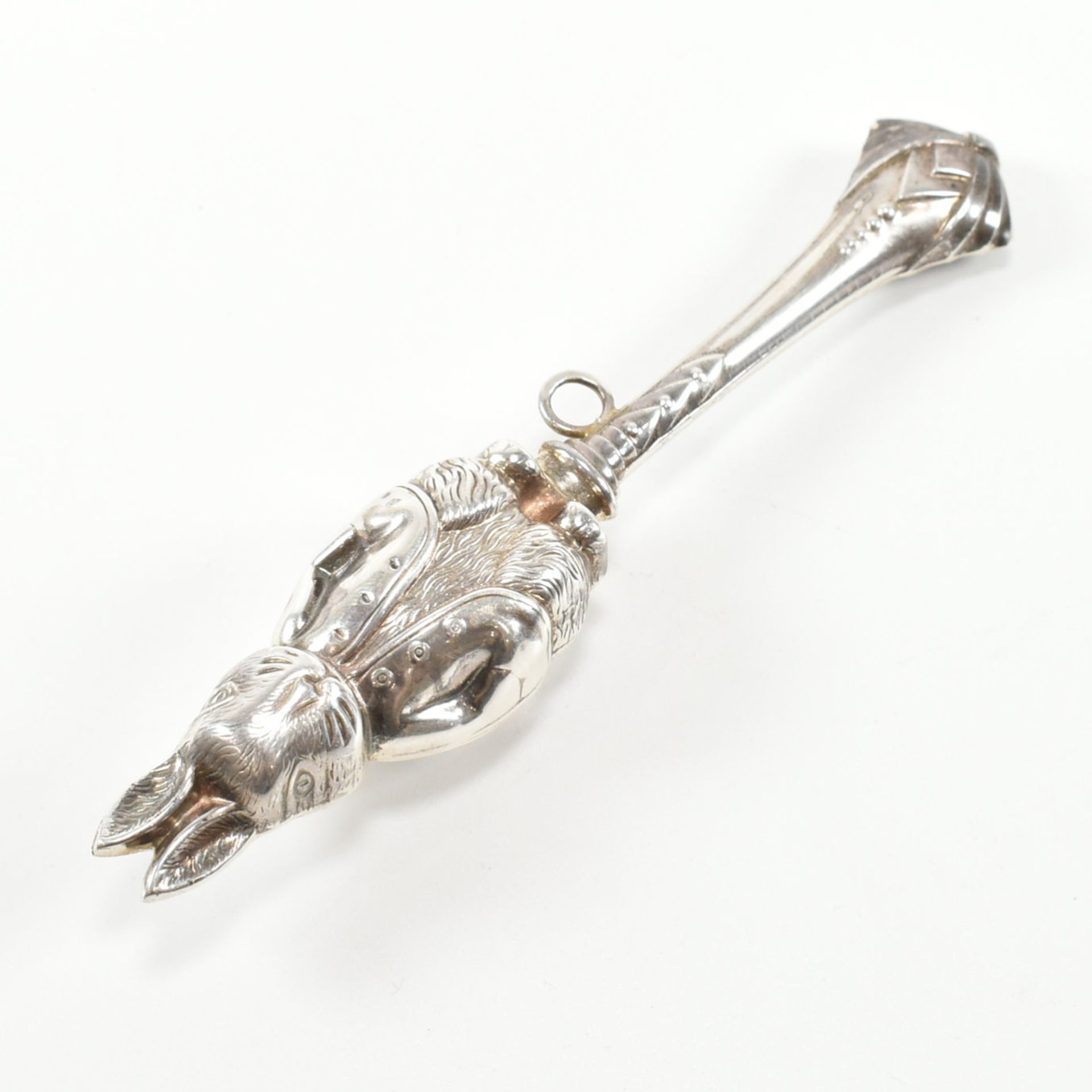 HALLMARKED SILVER RABBIT RATTLE - Image 3 of 5