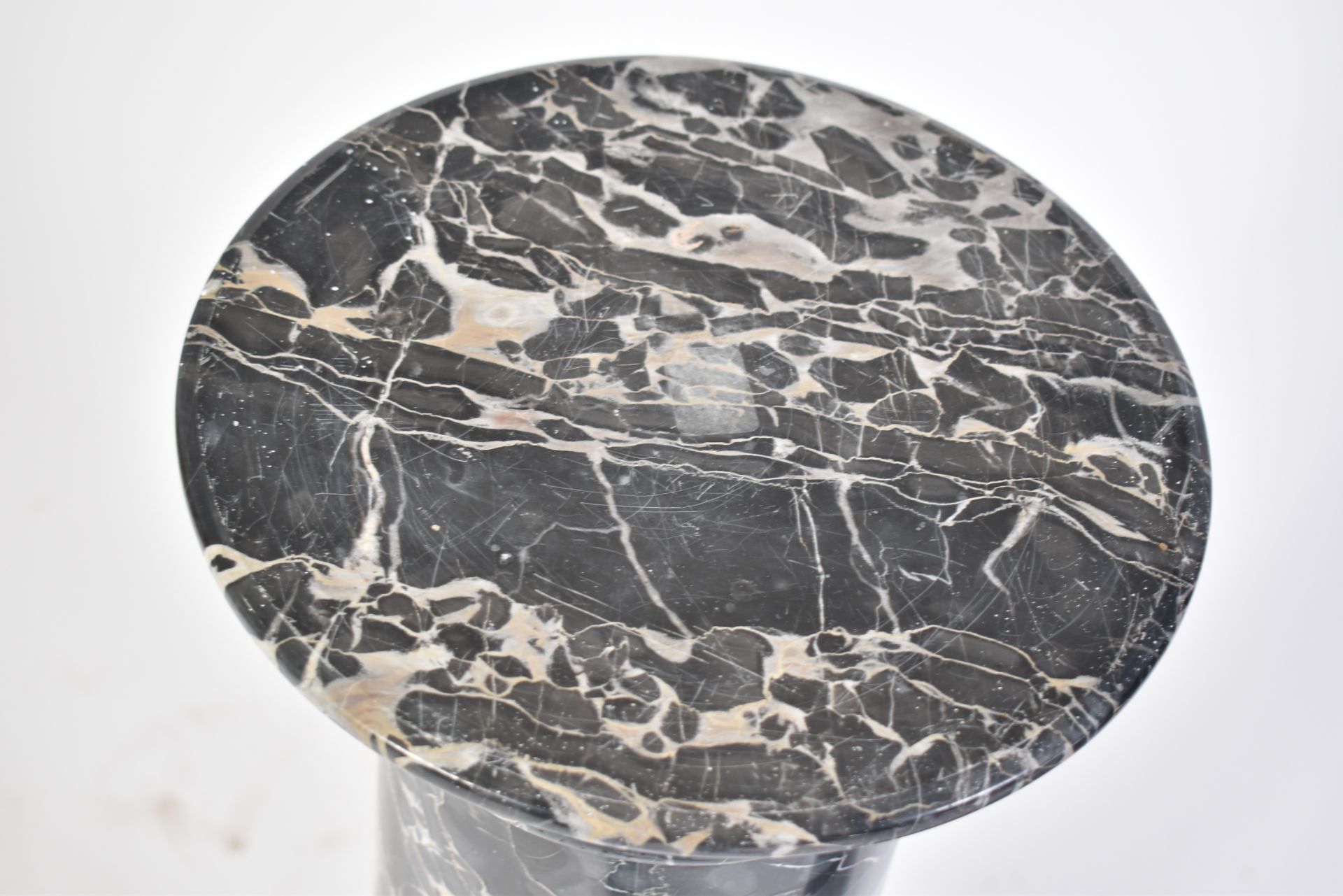 PAIR OF LARGE FREESTANDING GREY & WHITE MARBLE PEDESTALS - Image 5 of 12