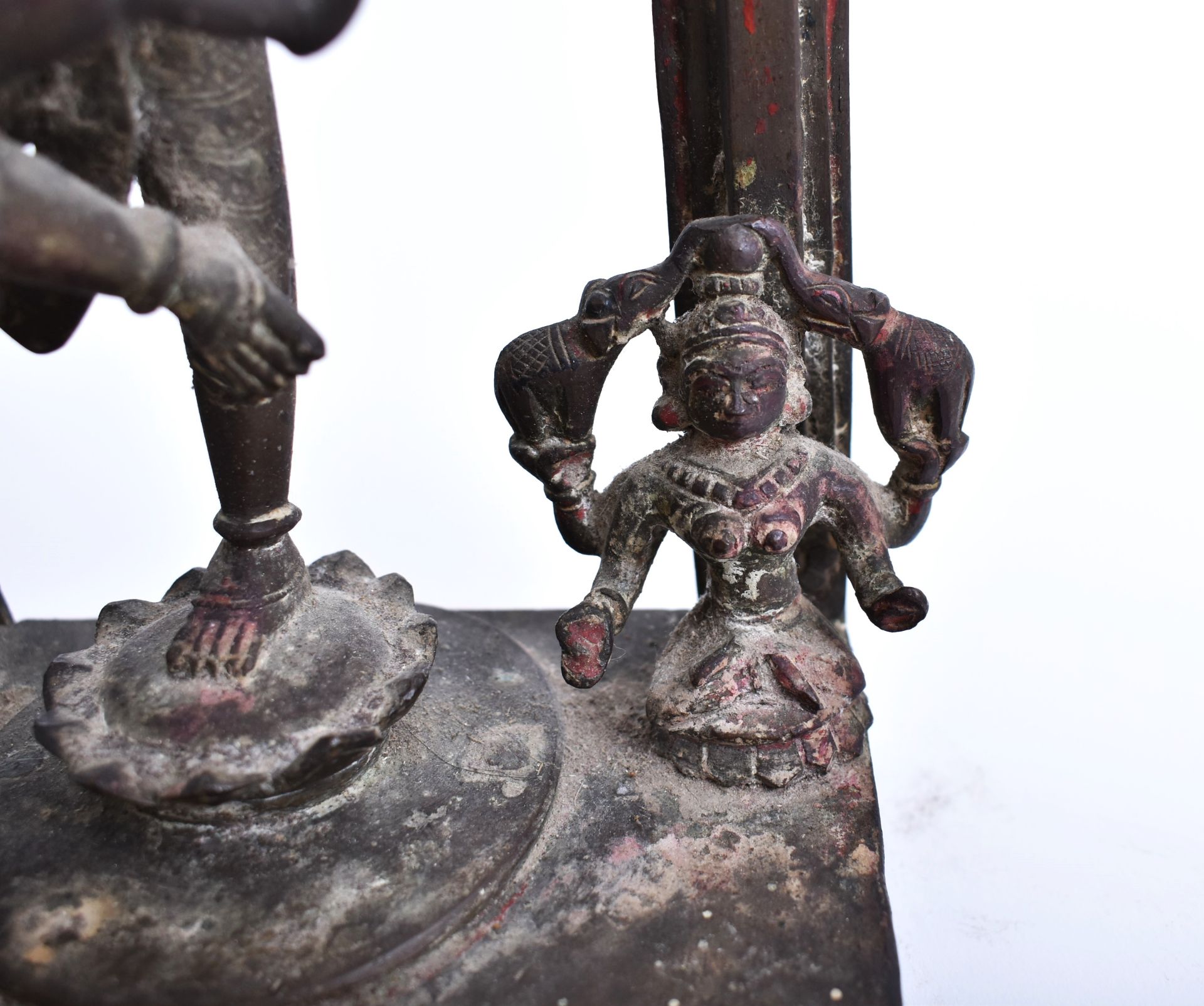 19TH CENTURY BRONZE SHRINE FIGURE OF DANCING HINDU DEITY - Image 8 of 10