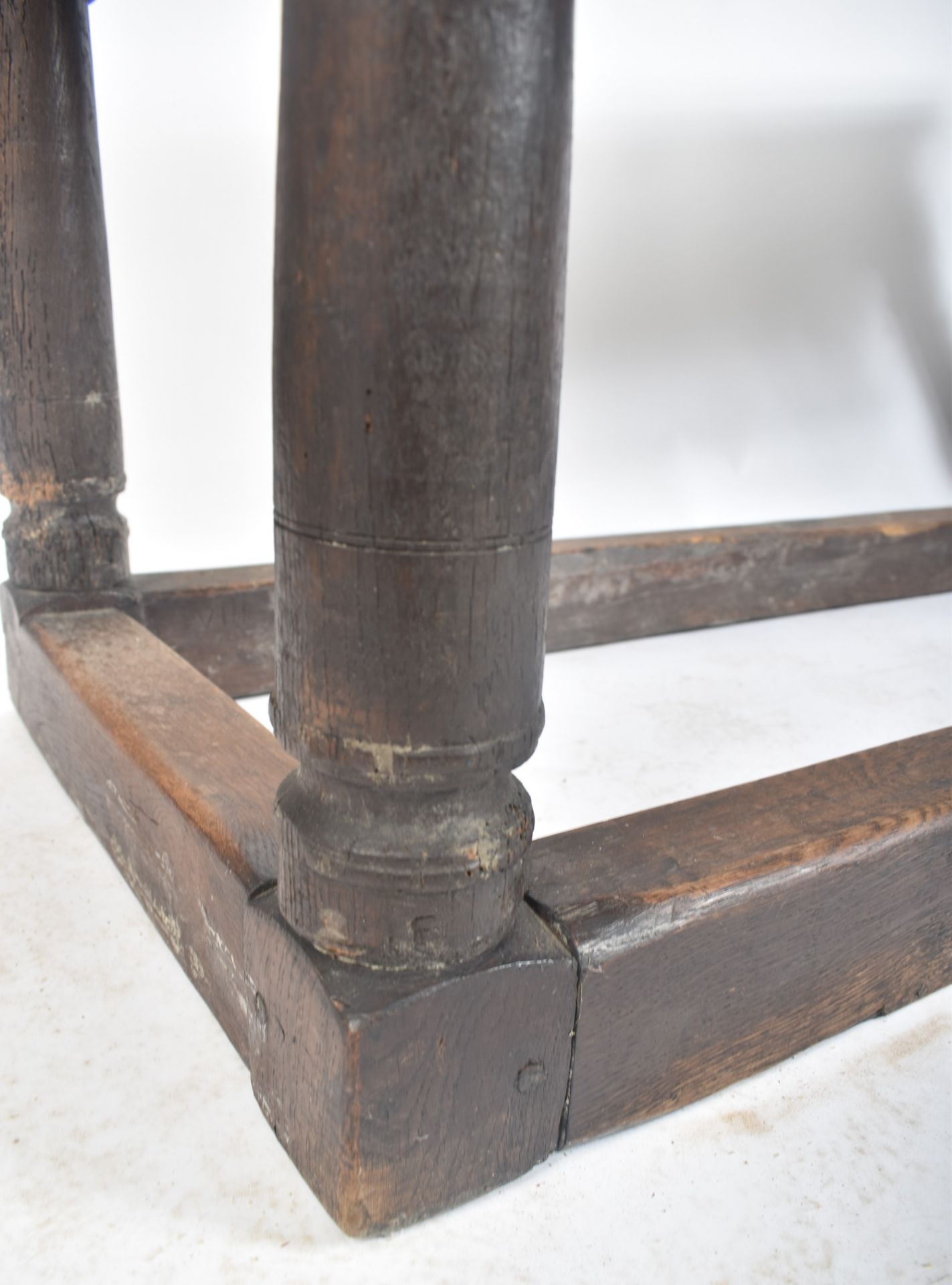 17TH CENTURY ENGLISH OAK REFECTORY DINING TABLE - Image 4 of 8