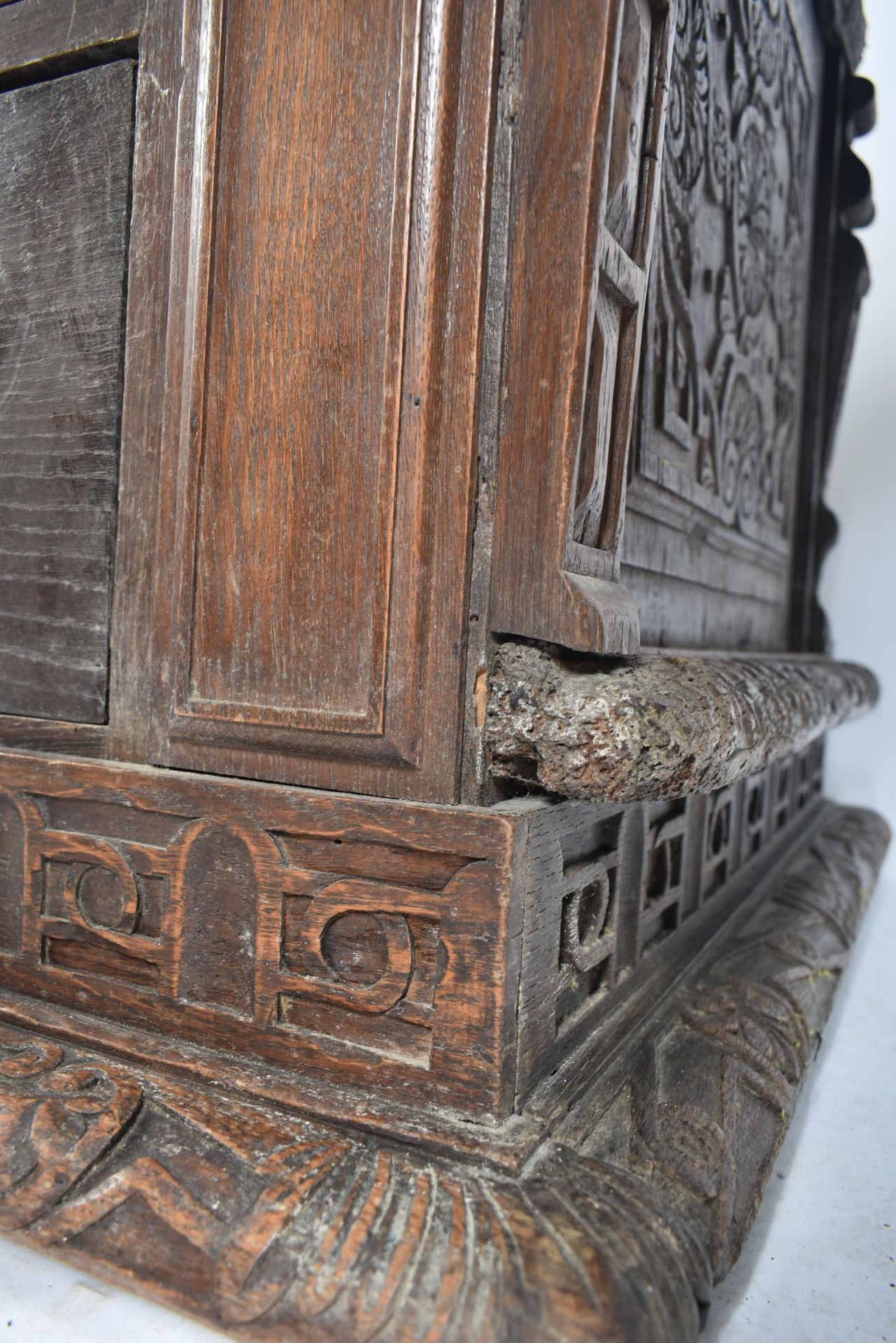 16TH CENTURY CARVED ITALIAN OAK CASSONE DESK - Image 13 of 16