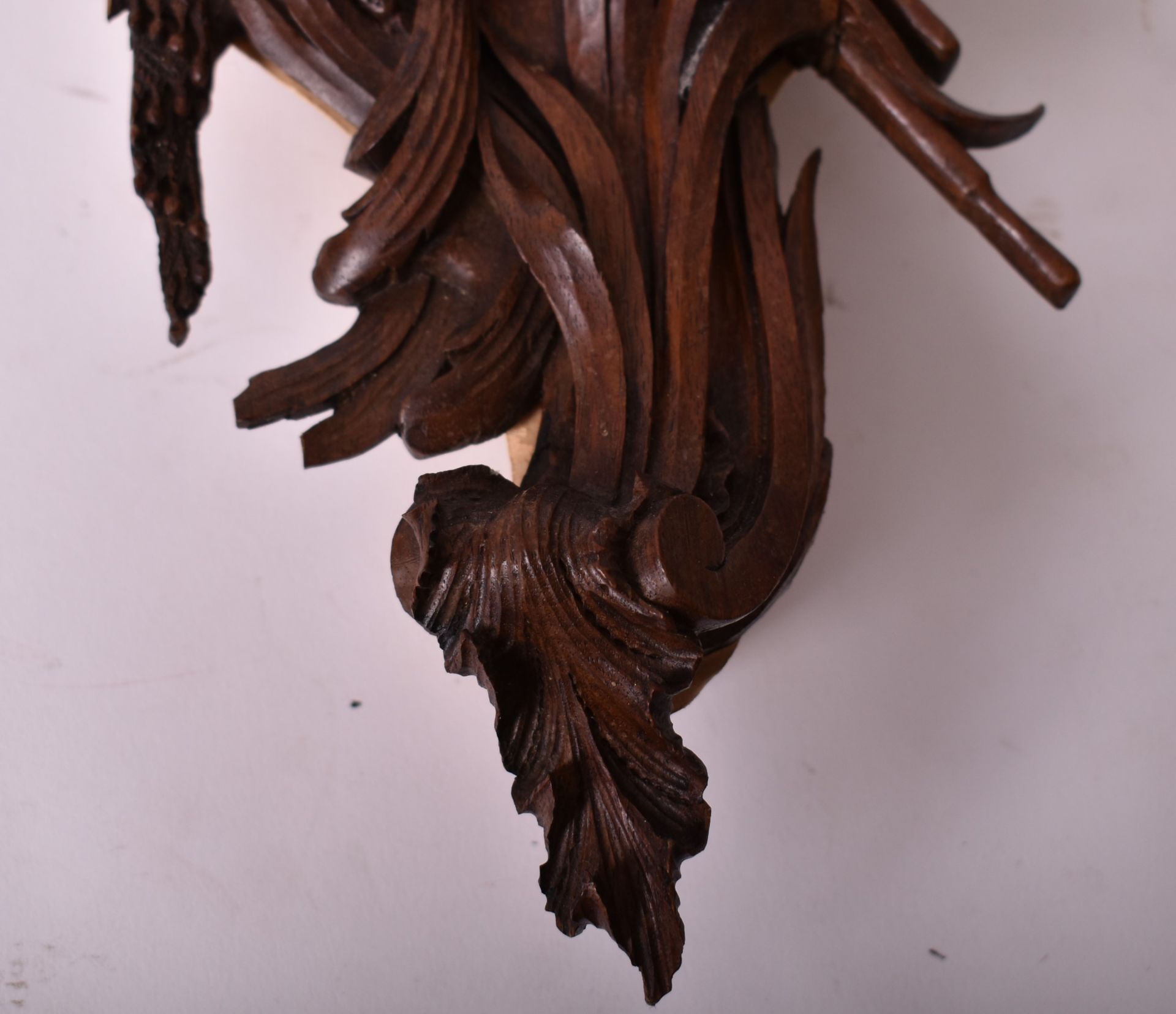 19TH CENTURY CARVED OAK BLACK FOREST WALL CLOCK - Image 6 of 8