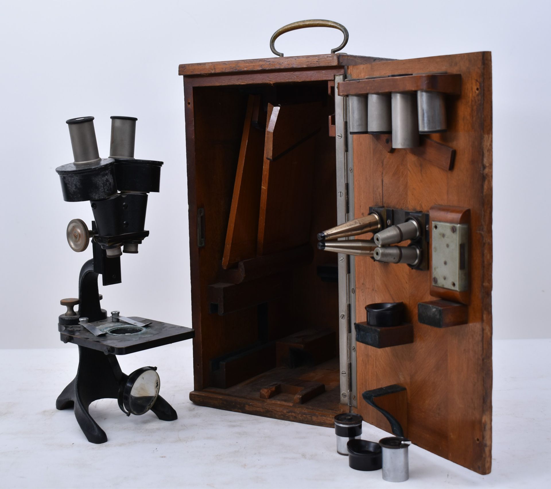 CARL ZEISS - EARLY 20TH CENTURY STEREO MICROSCOPE IN CASE