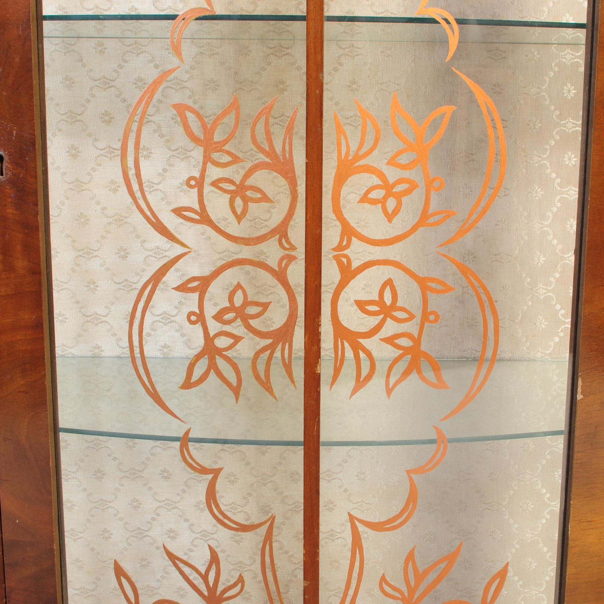 1950S QUEEN ANNE REVIVAL WALNUT CHINA DISPLAY CABINET - Image 3 of 6