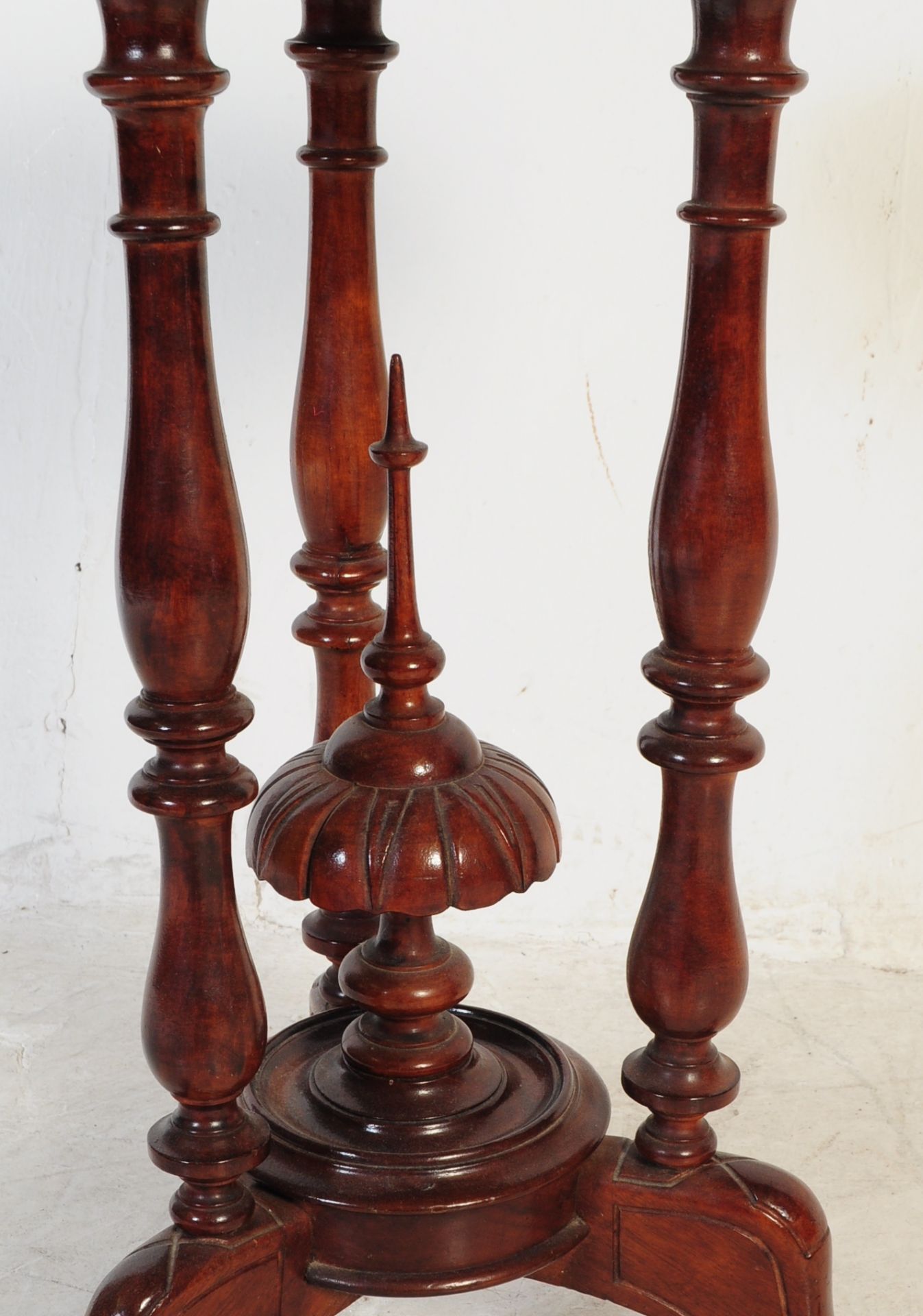 19TH CENTURY VICTORIAN WALNUT INLAID CHESS TABLE - Image 4 of 5