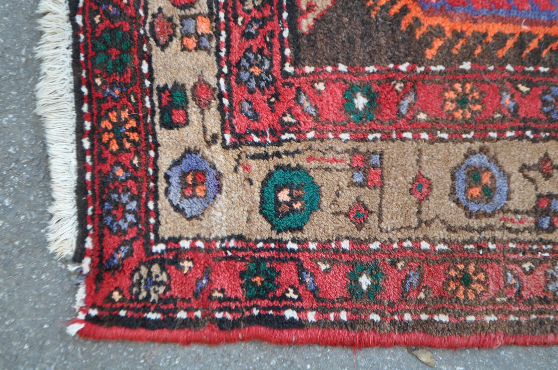 VINTAGE 20TH CENTURY PERSIAN IRANIAN HAND KNOTTED RUG - Image 3 of 4