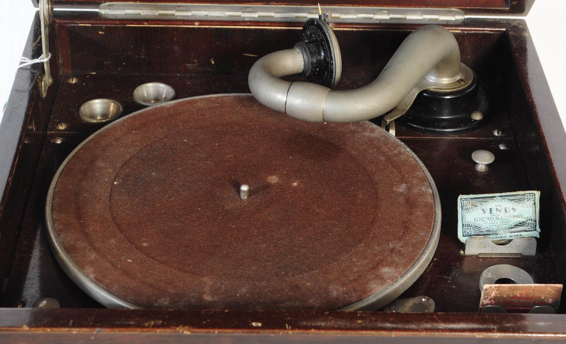 VINTAGE MAHOGANY CASED GRAMOPHONE BY HMV - Bild 3 aus 4