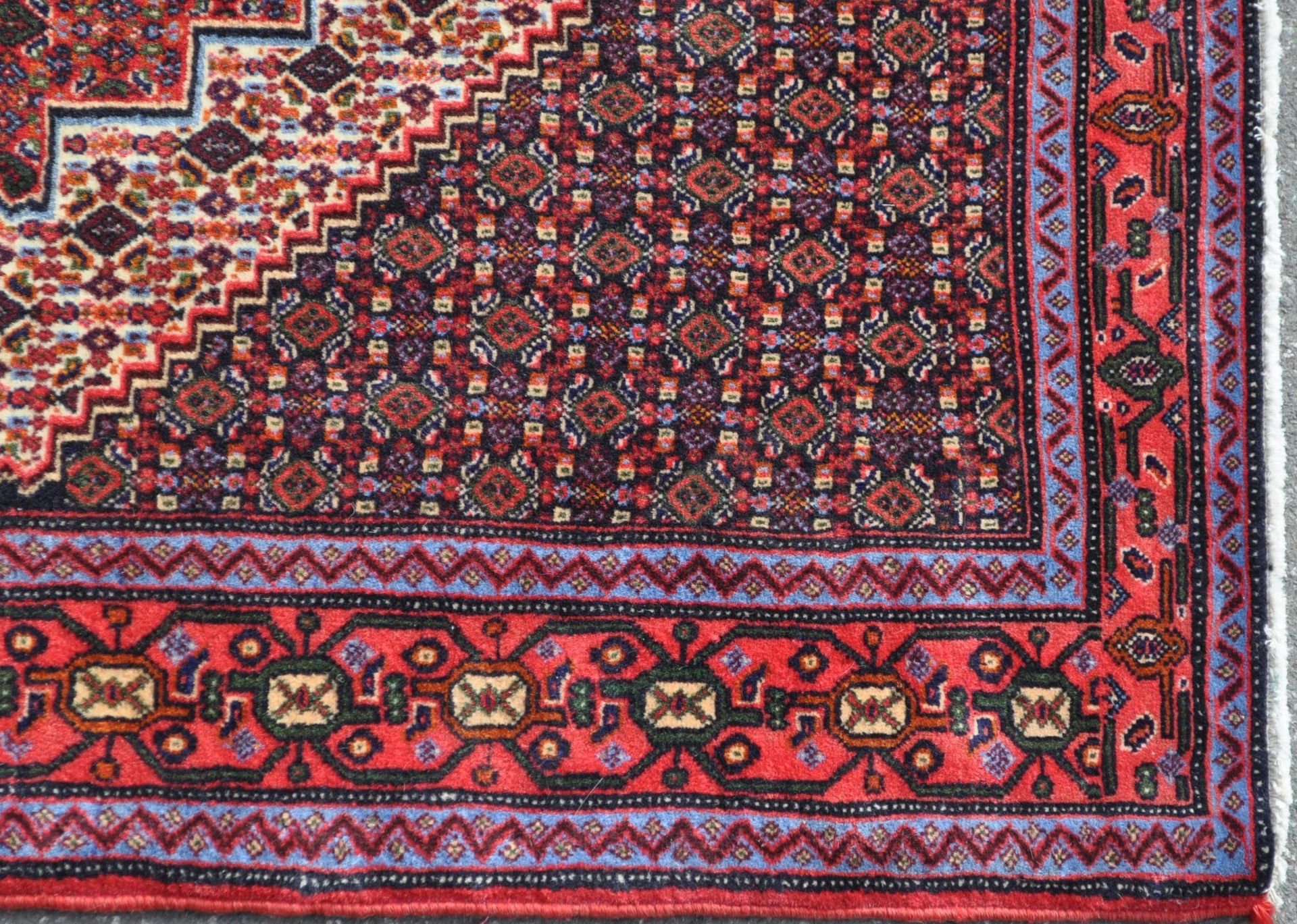 20TH CENTURY NORTH WEST PERSIAN SENNEH RUG - Image 3 of 4