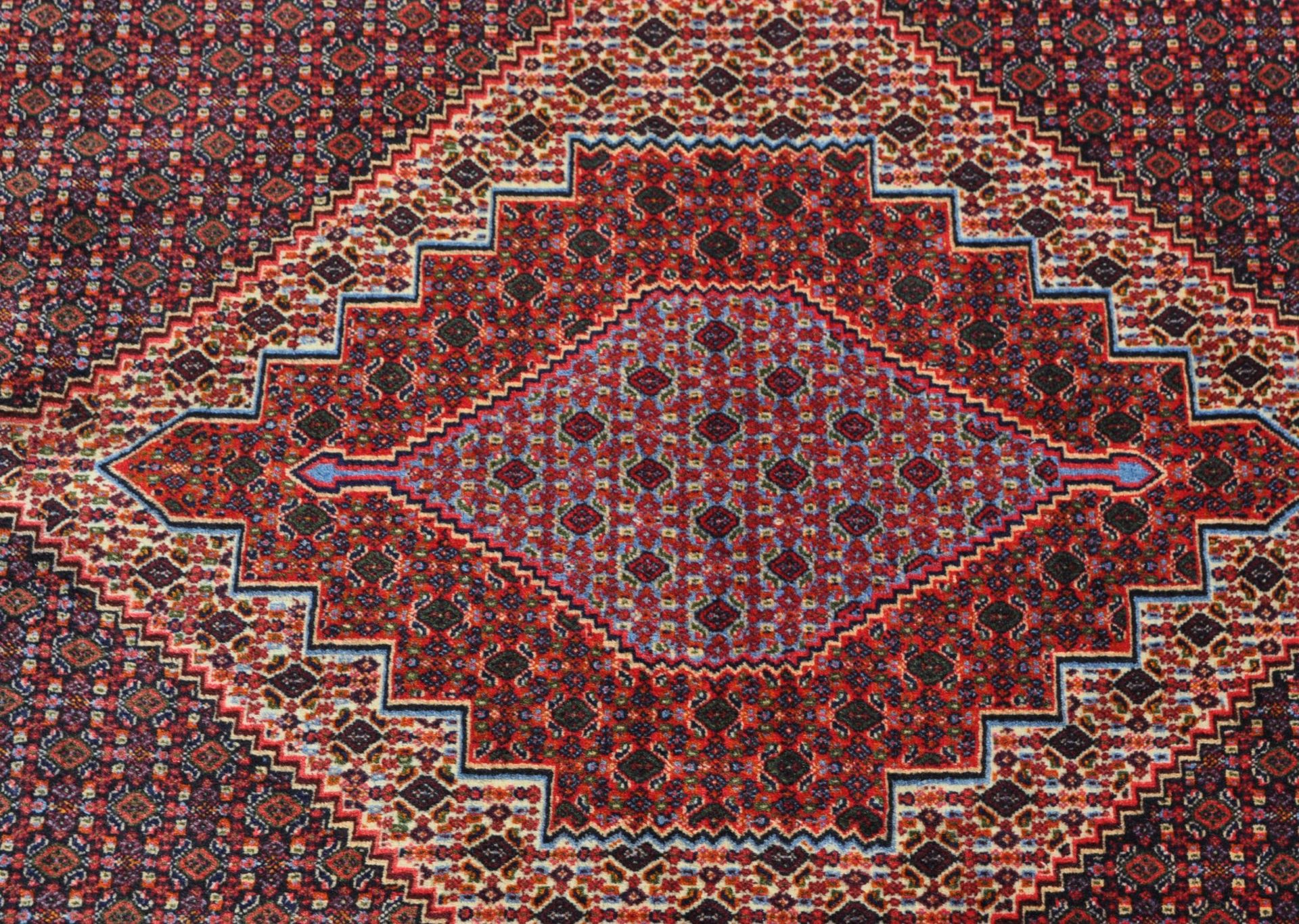 20TH CENTURY NORTH WEST PERSIAN SENNEH RUG - Image 2 of 4