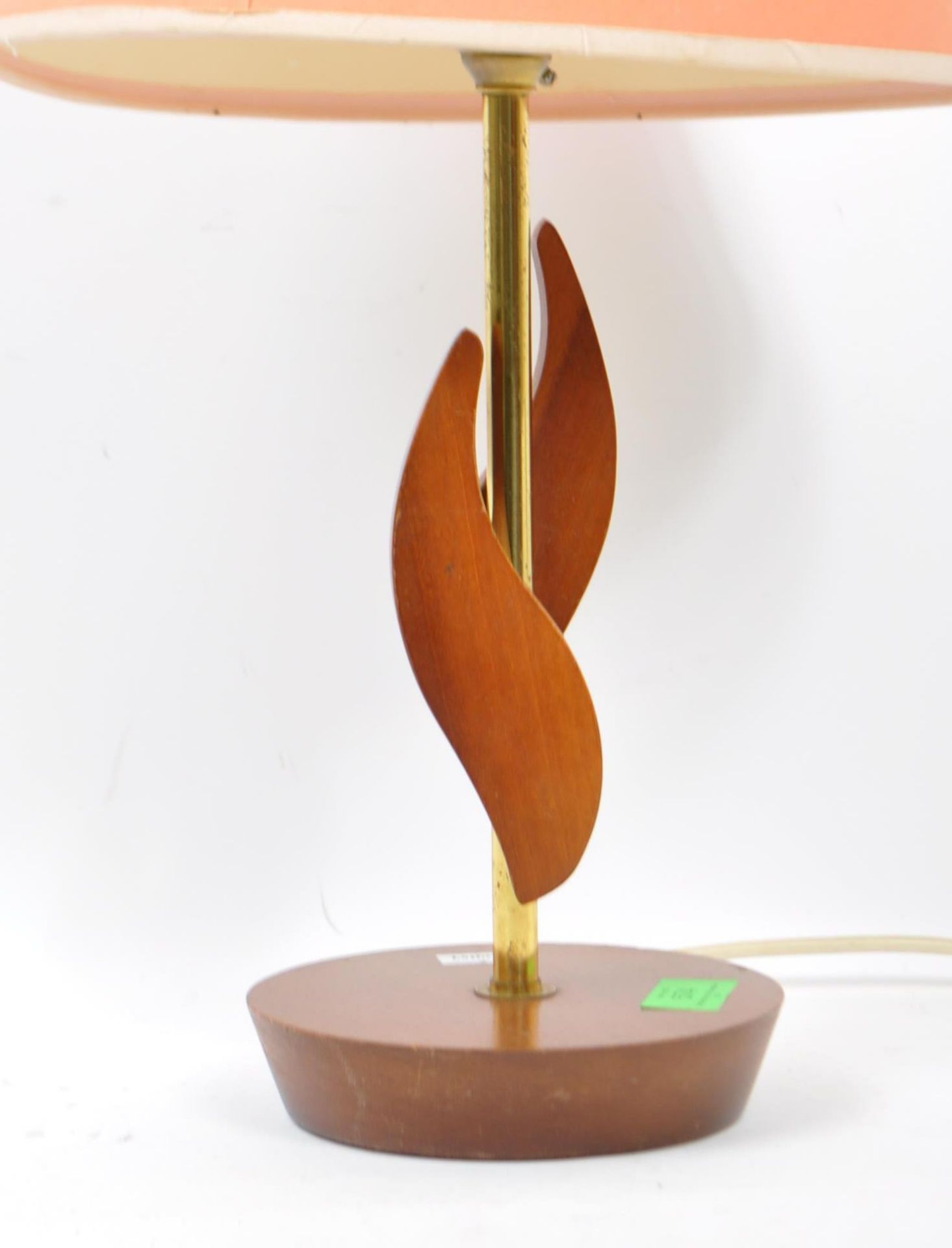 MID CENTURY TEAK AND BRASS TABLE LAMP - Image 2 of 4