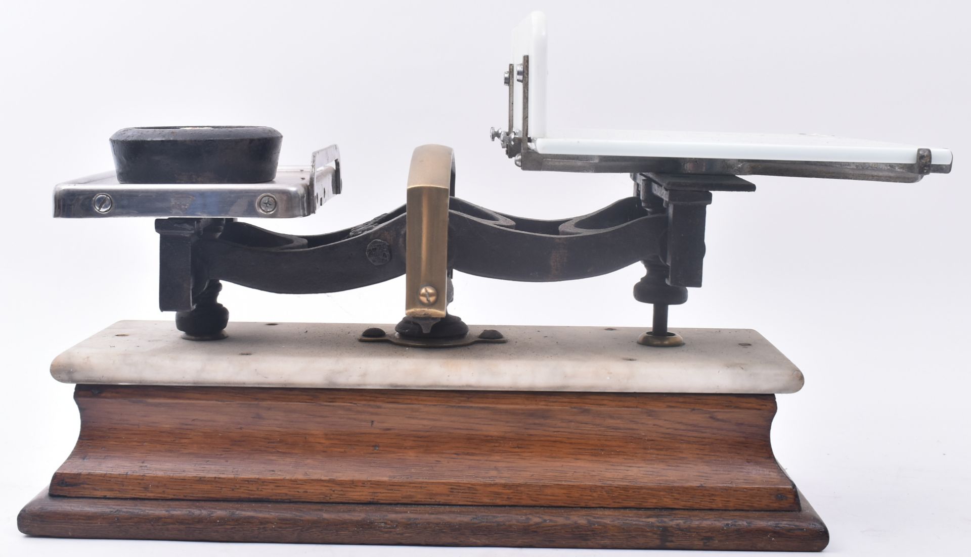 LATE VICTORIAN OAK MARBLE & BRASS SCALE WITH WEIGHTS - Image 4 of 10