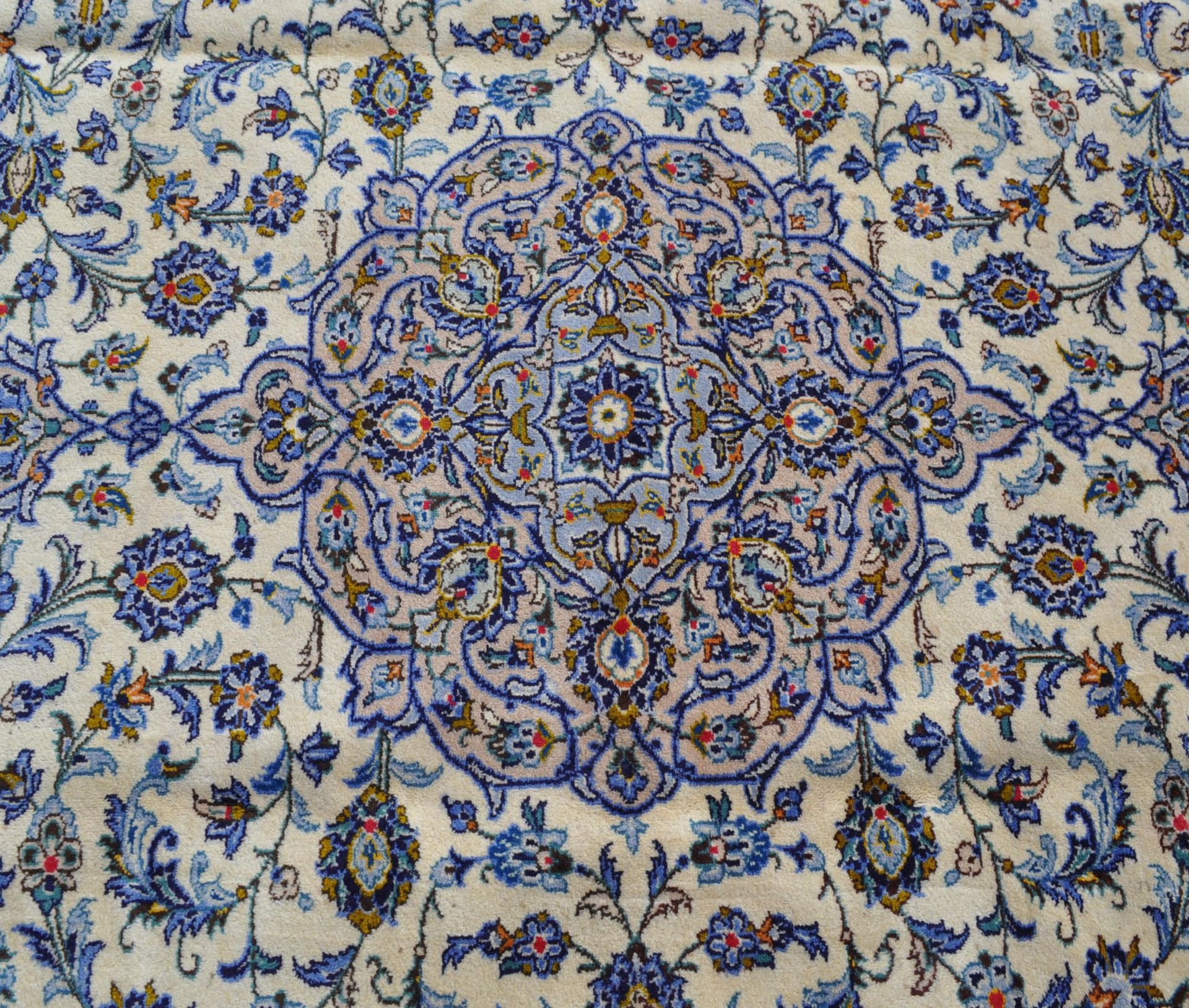 20TH CENTURY CENTRAL PERSIAN KASHAN RUG - Image 6 of 6