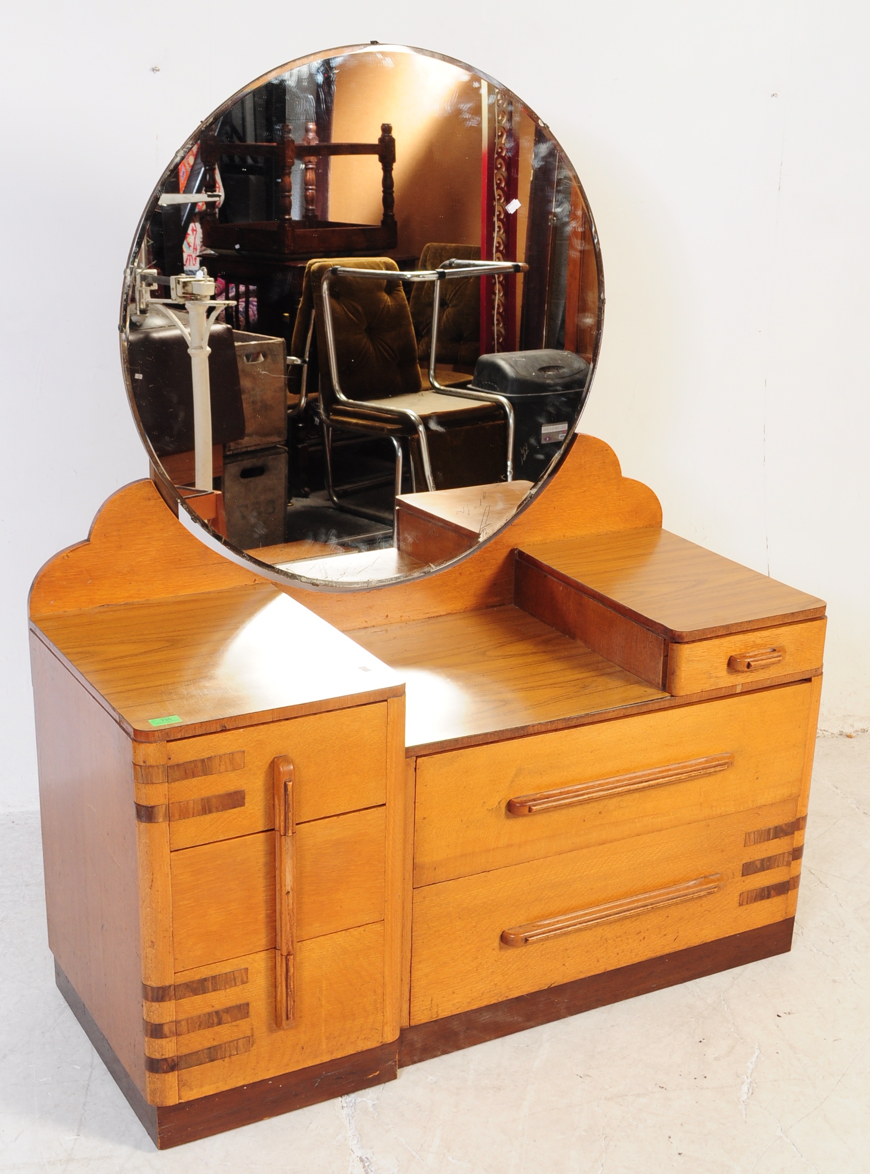 1930S ART DECO OAK DRESSING TABLE CHEST - Image 2 of 7