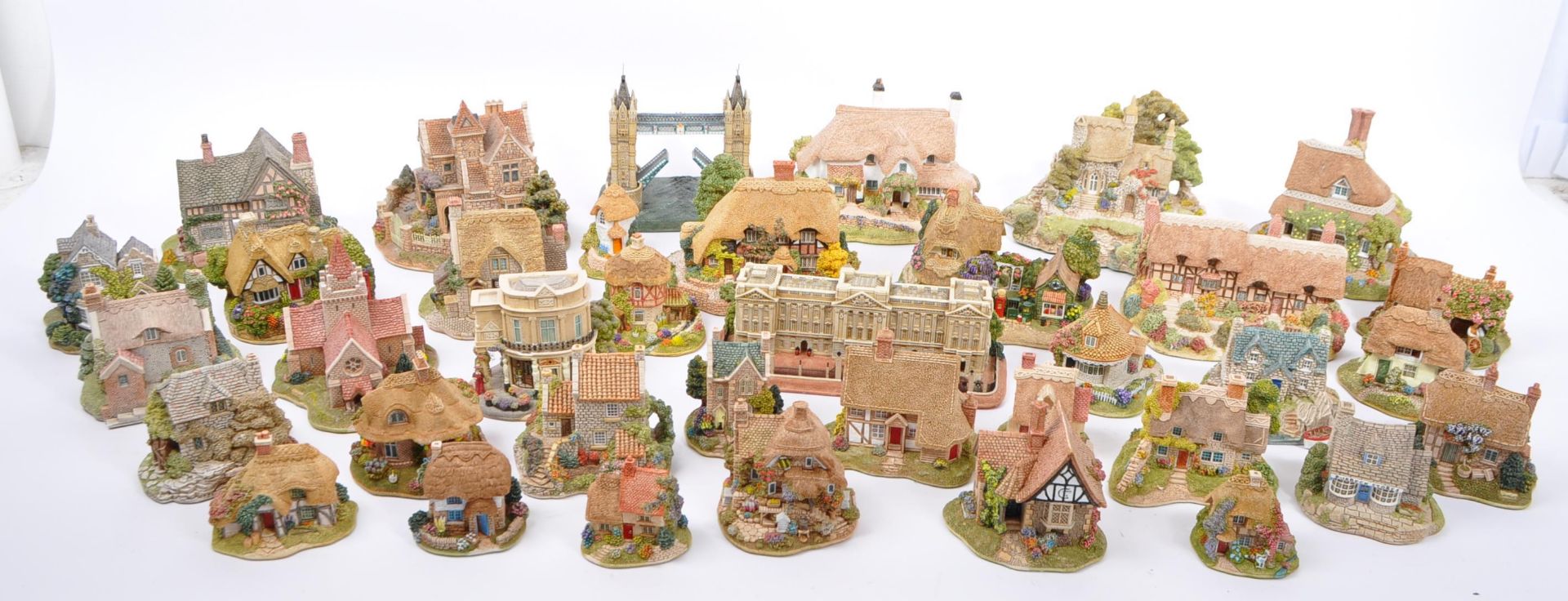 COLLECTION OF VINTAGE LILLIPUT LANE COTTAGE FIGURES UNBOXED