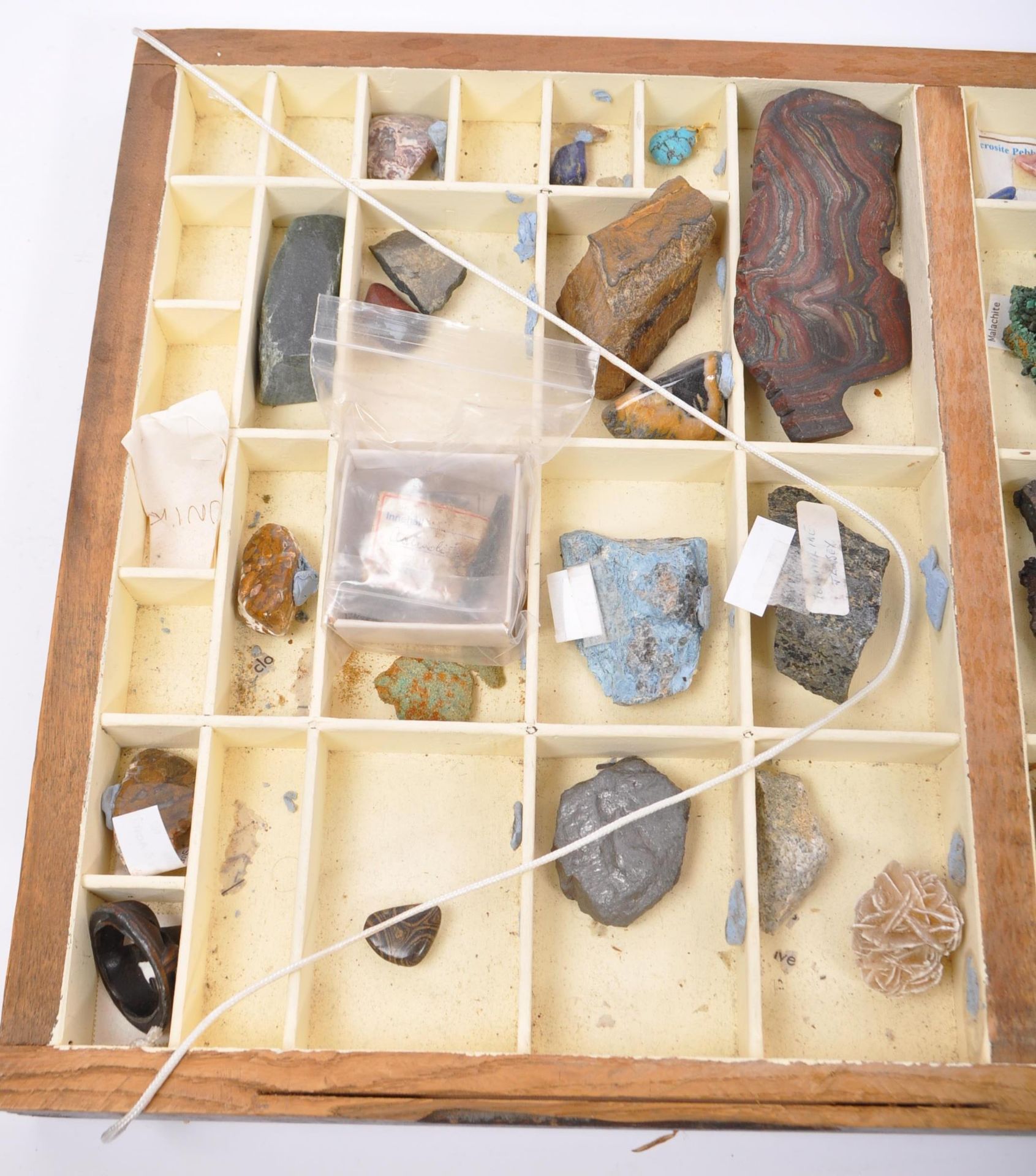 NATURAL HISTORY - ASSORTED MINERAL SPECIMENS - Image 2 of 4