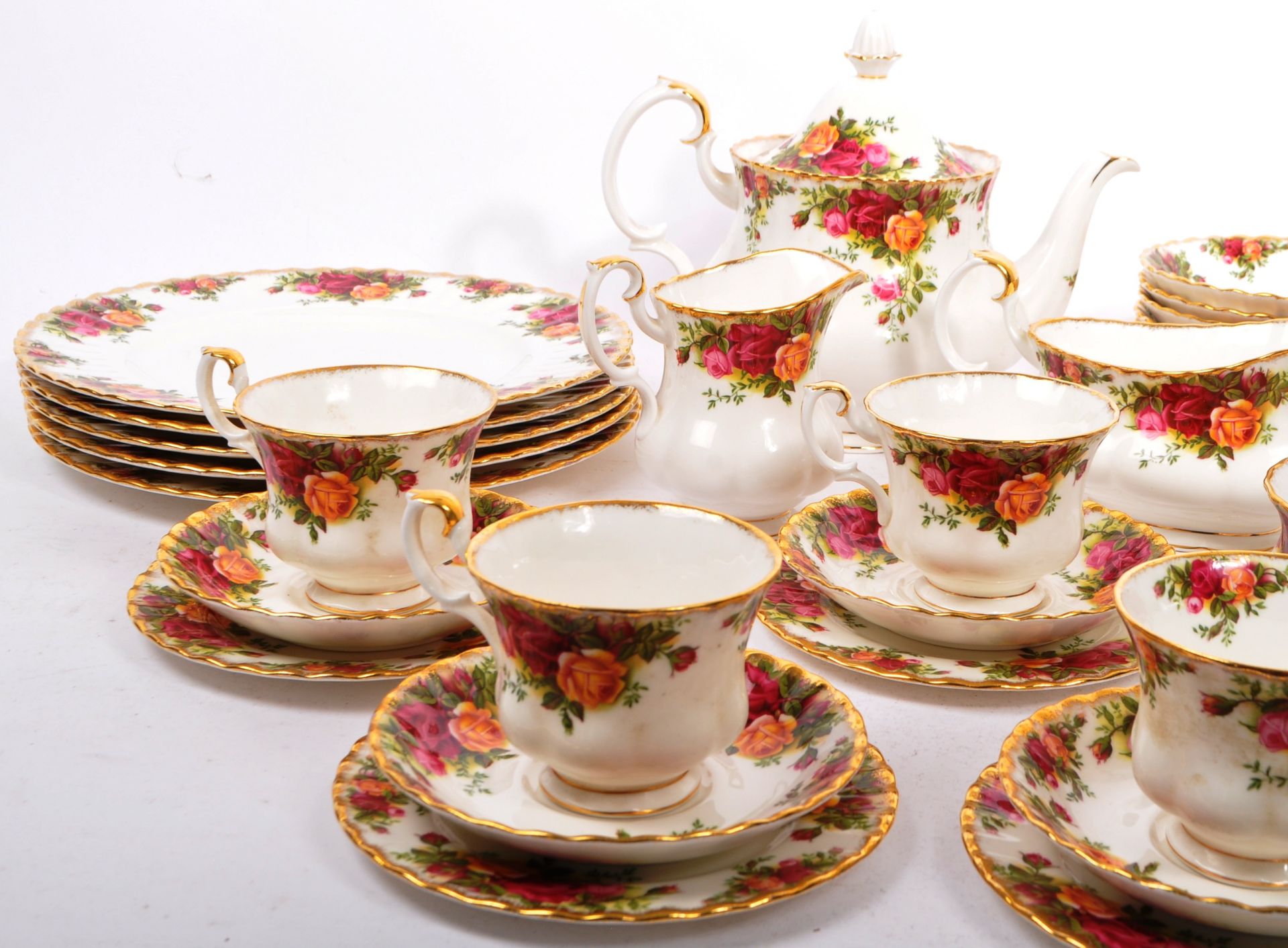 ROYAL ALBERT OLD COUNTRY ROSES CHINA TEA & DINNER SERVICE - Bild 2 aus 4