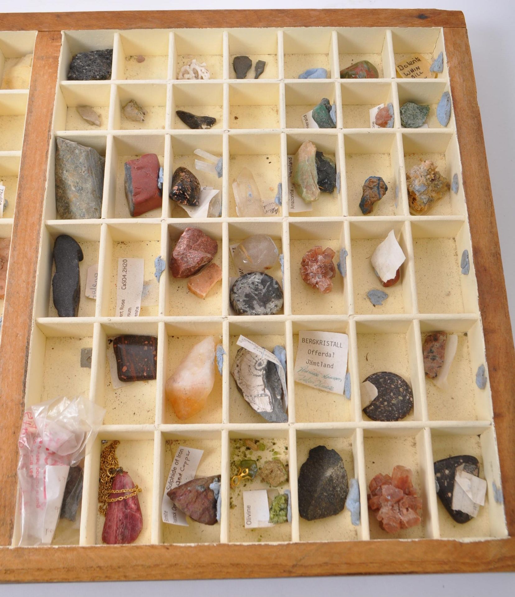 NATURAL HISTORY - ASSORTED MINERAL SPECIMENS - Image 4 of 4