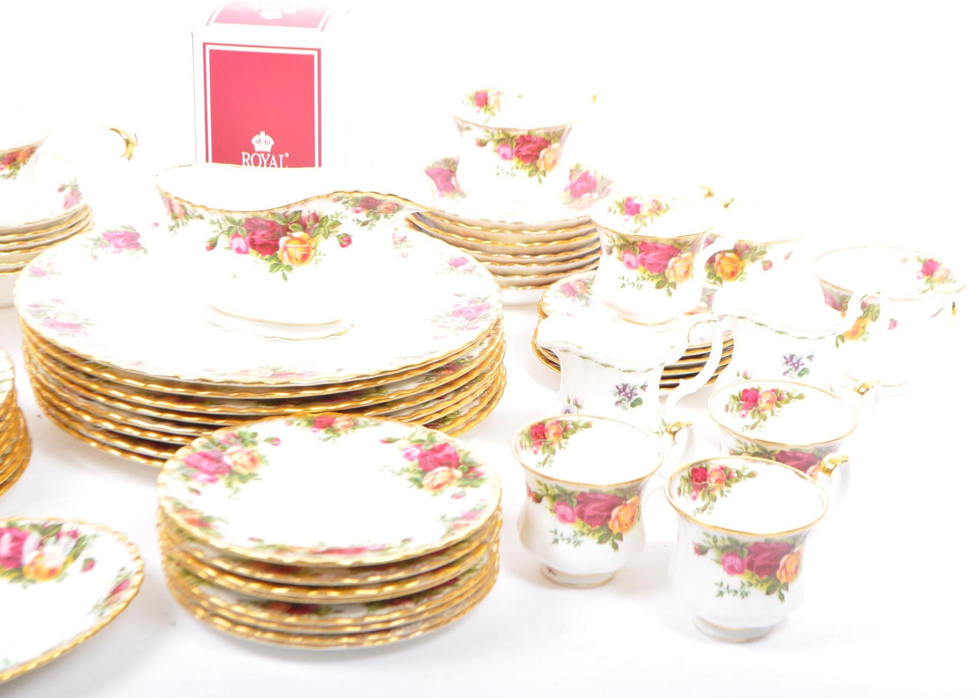 LARGE COLLECTION OF ROYAL ALBERT OLD COUNTRY ROSES PIECES - Bild 6 aus 13