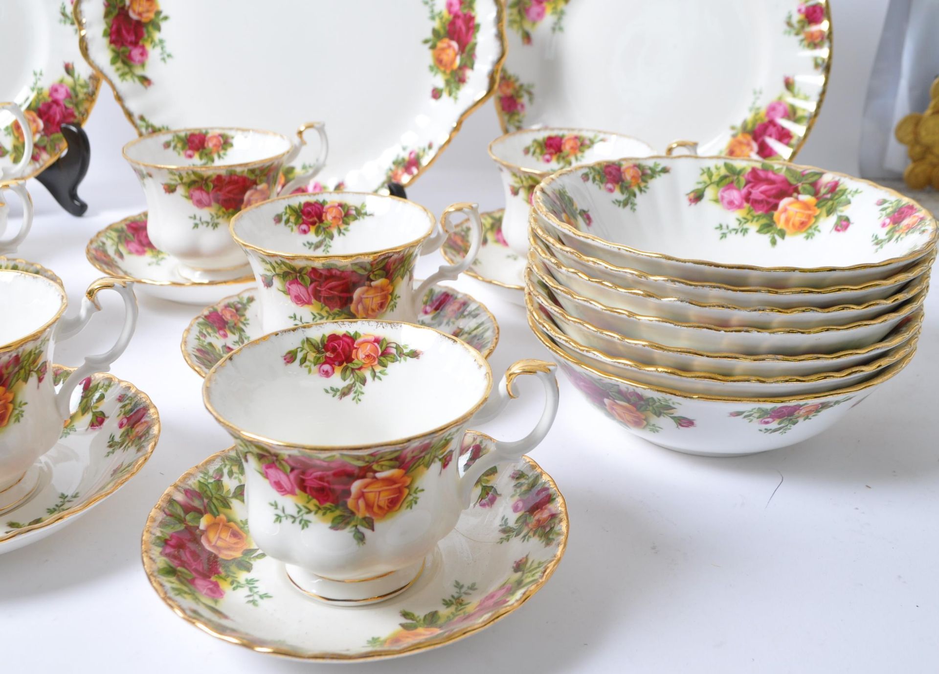 COLLECTION OF ROYAL ALBERT OLD COUNTRY ROSES TEA SET - Image 2 of 6