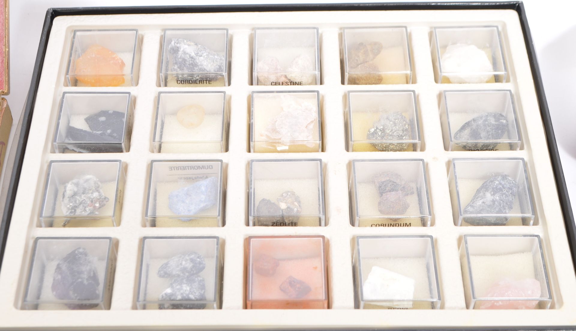 COLLECTION OF GEOLOGY INTEREST MINERAL ROCK SPECIMENS - Image 4 of 7