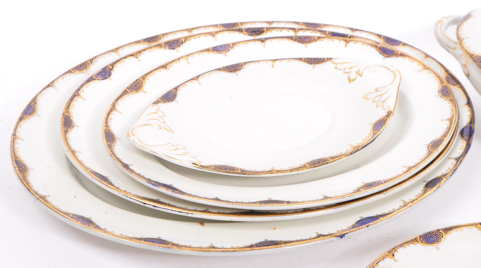 COLLECTION OF COPELAND STYLE TAZZAS & PORCELAIN PLATES - Image 3 of 5