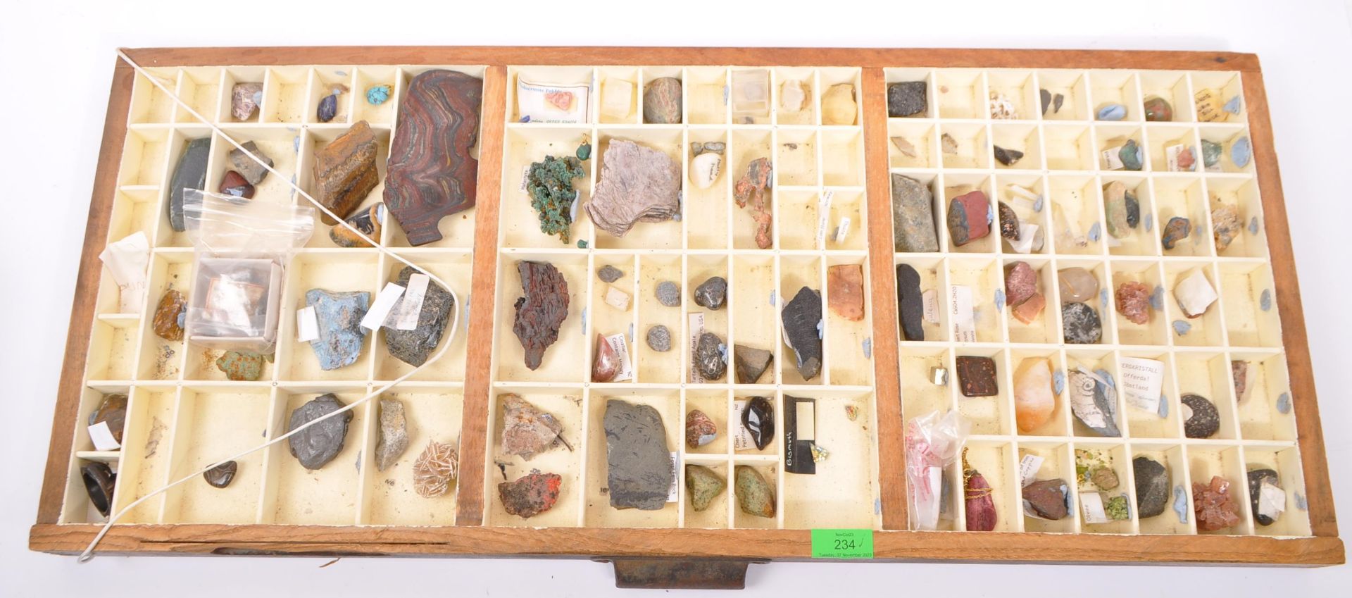 NATURAL HISTORY - ASSORTED MINERAL SPECIMENS