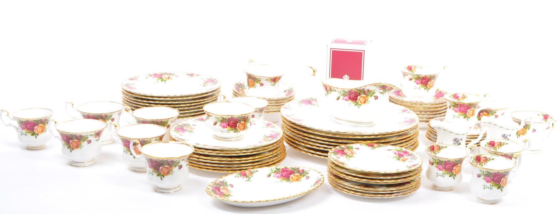 LARGE COLLECTION OF ROYAL ALBERT OLD COUNTRY ROSES PIECES - Bild 2 aus 13