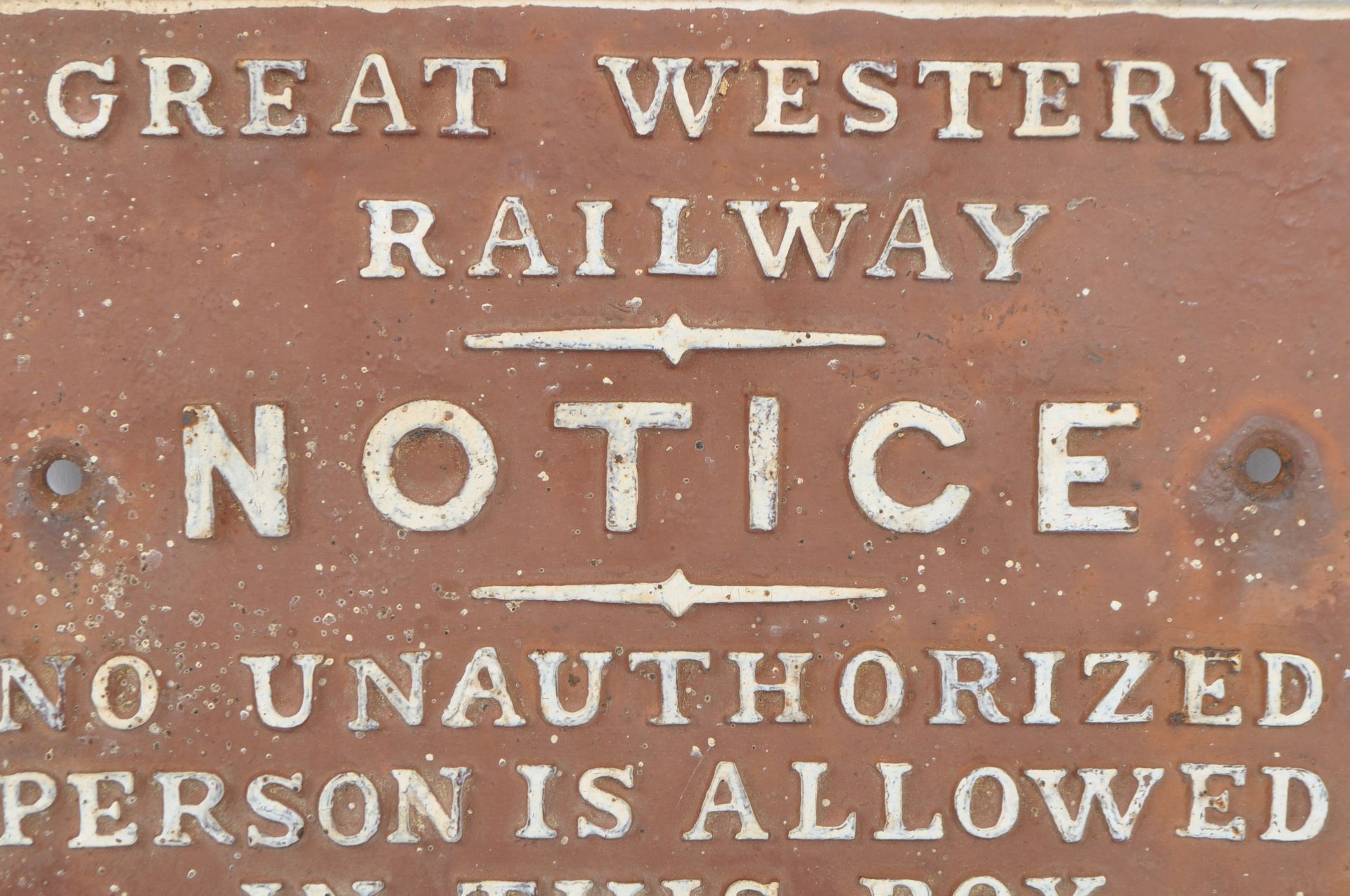ORIGINAL GREAT WESTERN RAILWAY CAST IRON SIGNAL BOX SIGN - Image 2 of 3