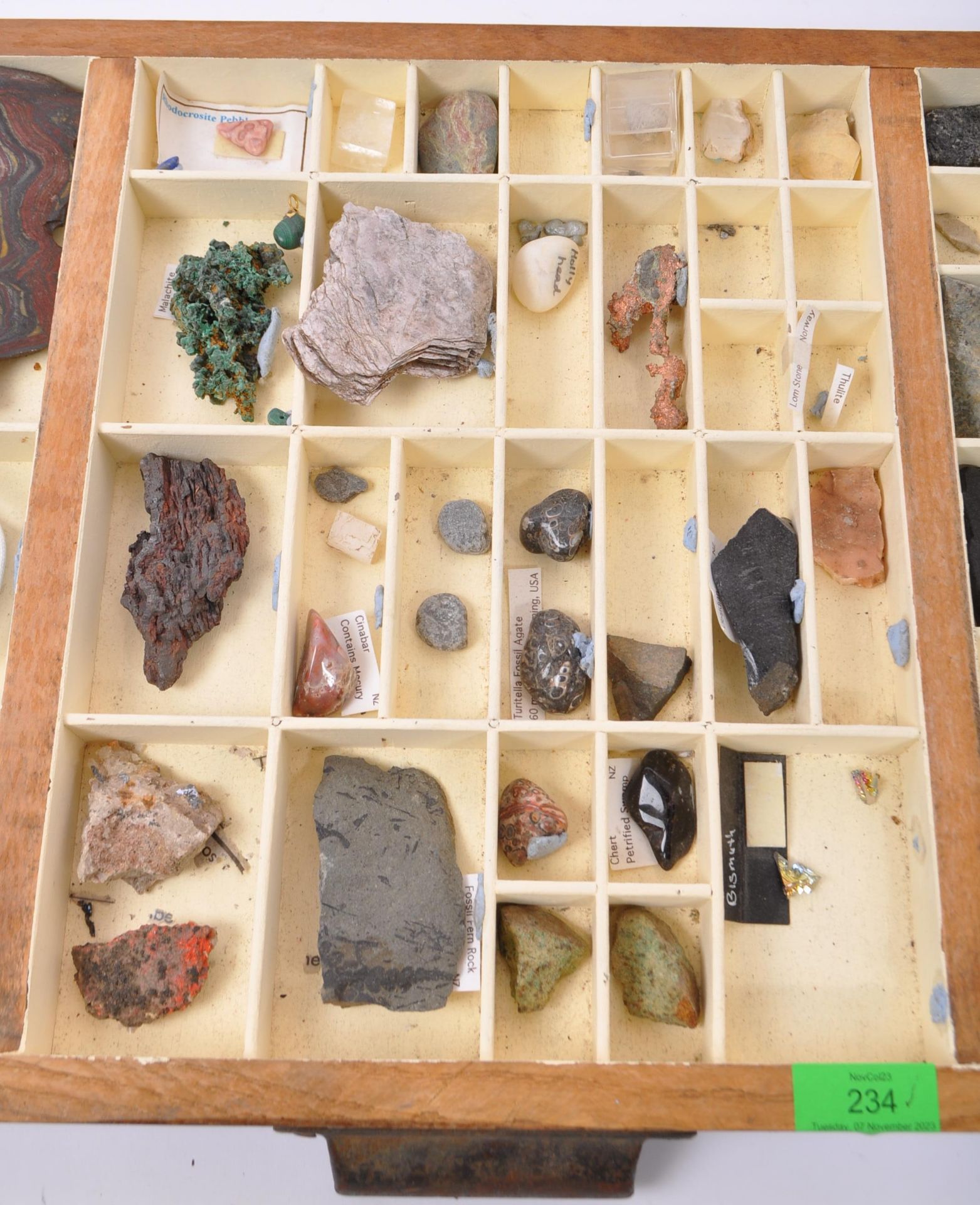 NATURAL HISTORY - ASSORTED MINERAL SPECIMENS - Image 3 of 4